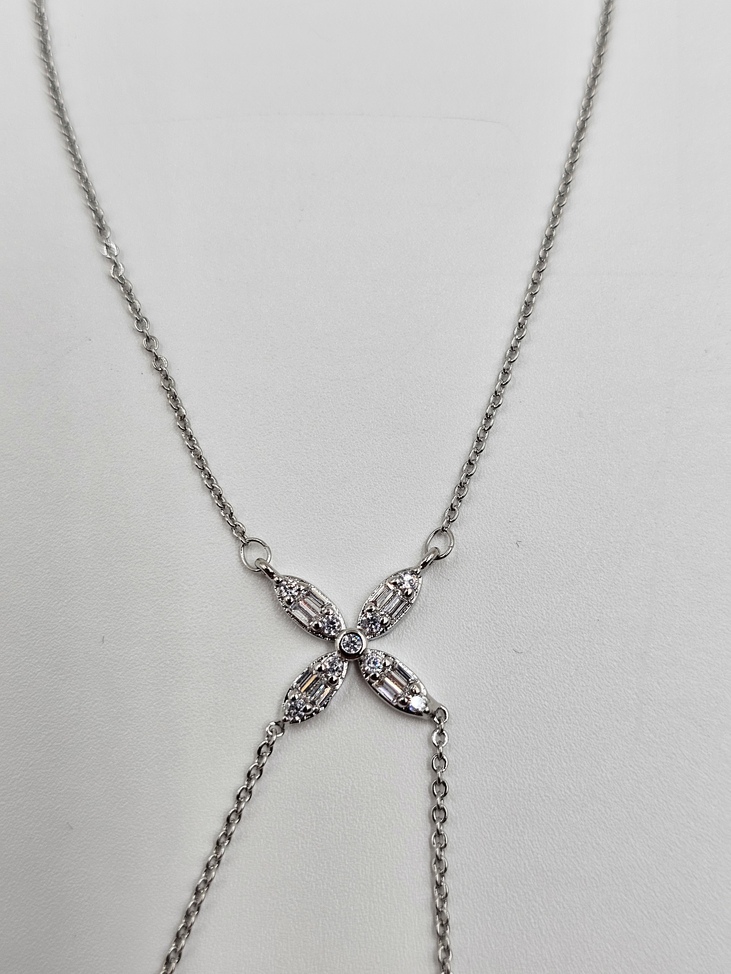 BEYAZ ÇİÇEK FİGÜRLÜ ŞAHMERAN