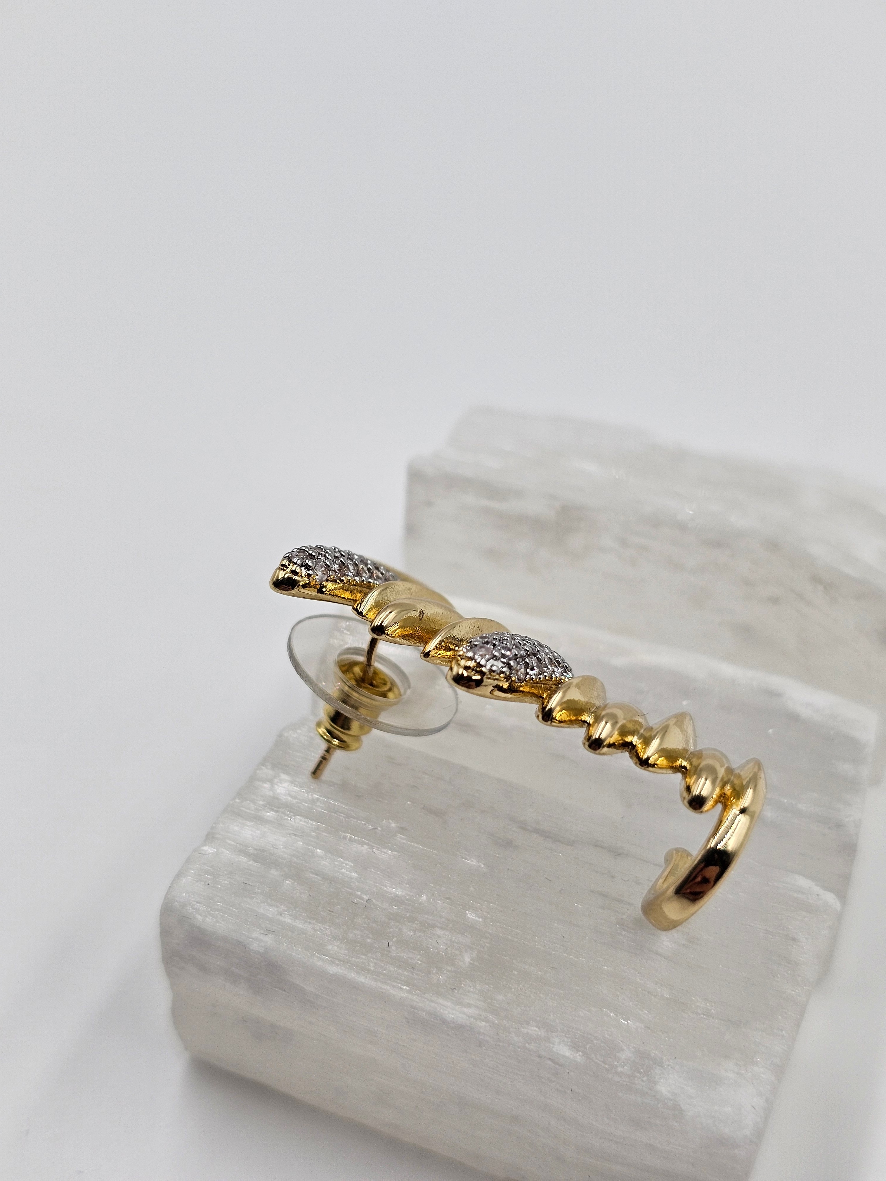 ALTIN KAPLAMA ZİRKON TAŞLI TEK KULAK KIKIRDAK KÜPE