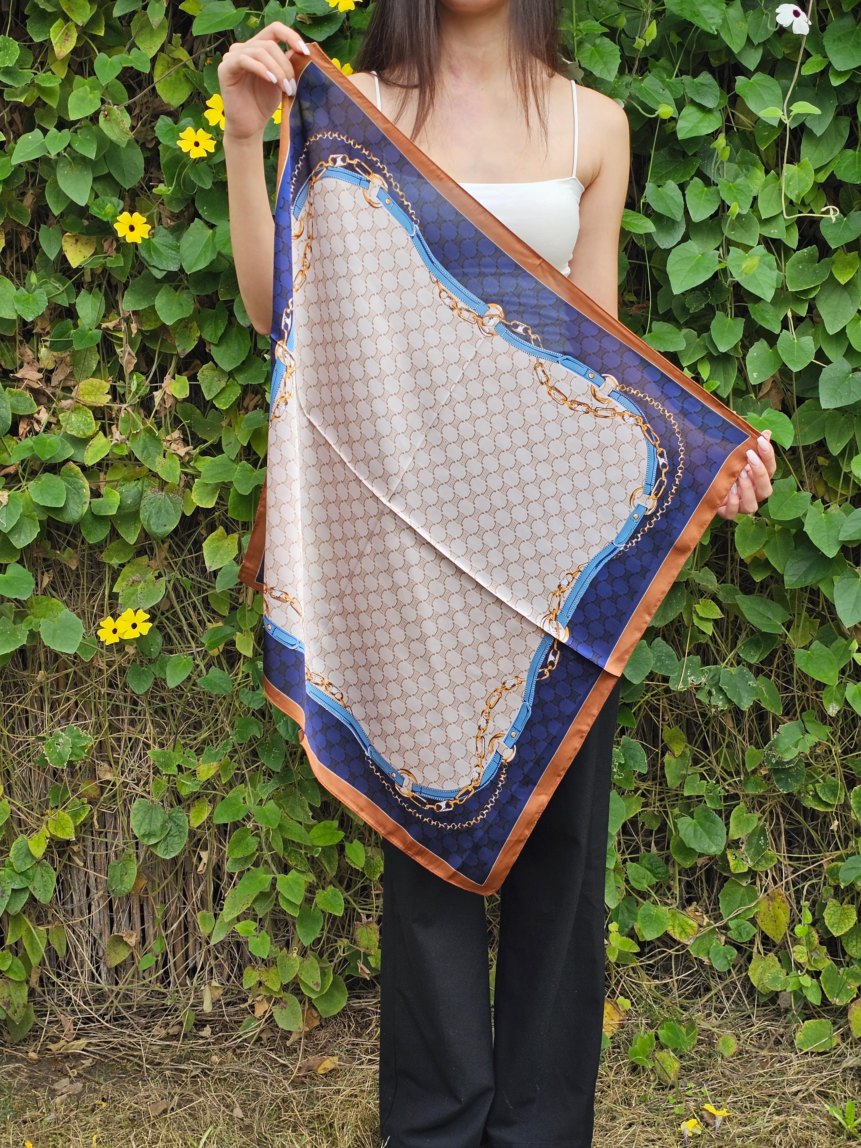 DESENLİ  TURUNCU SATEN FULAR (70X70)