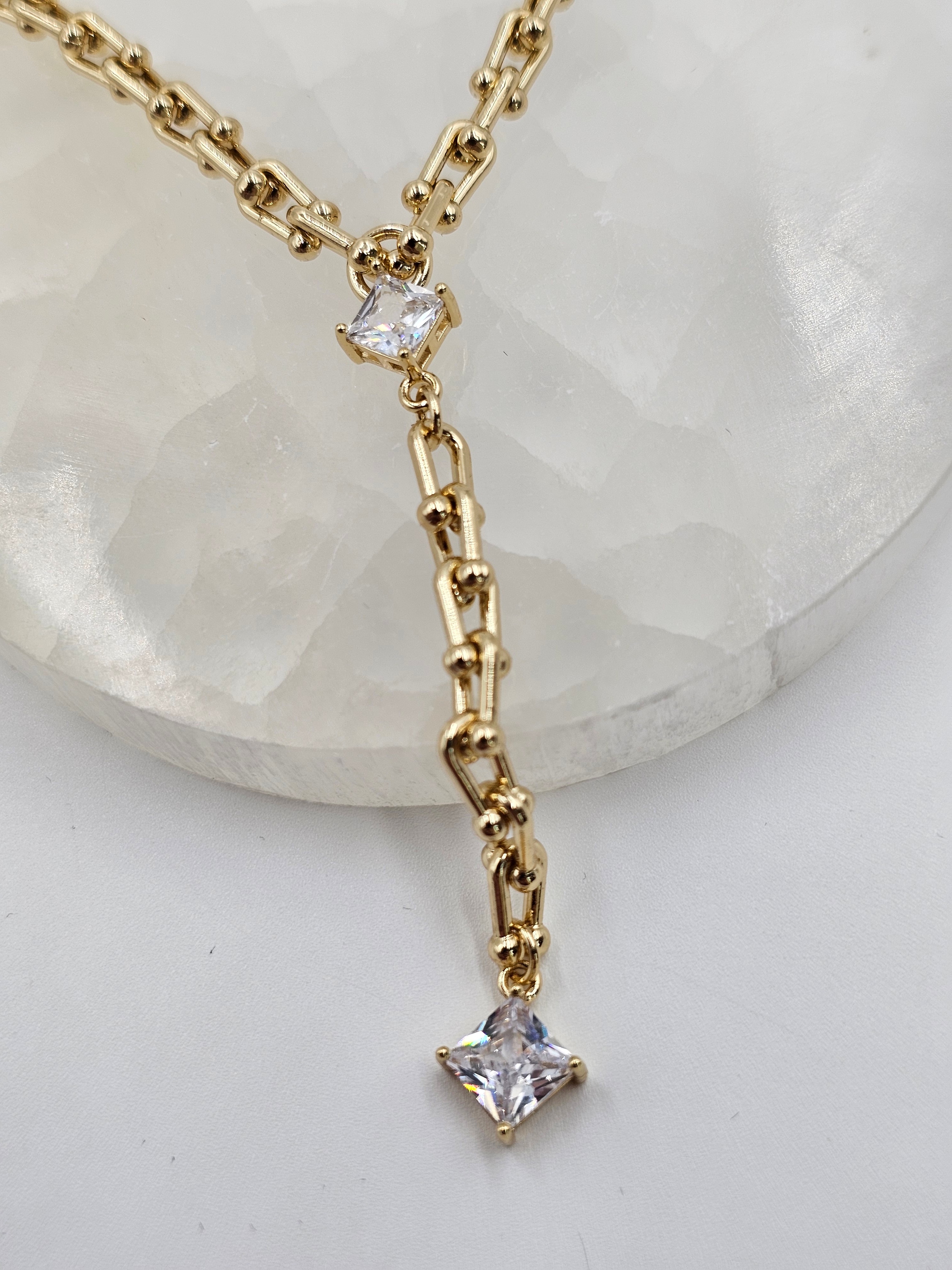 ALTIN  KAPLAMA ZİRKON TAŞLI TASARIM KOLYE