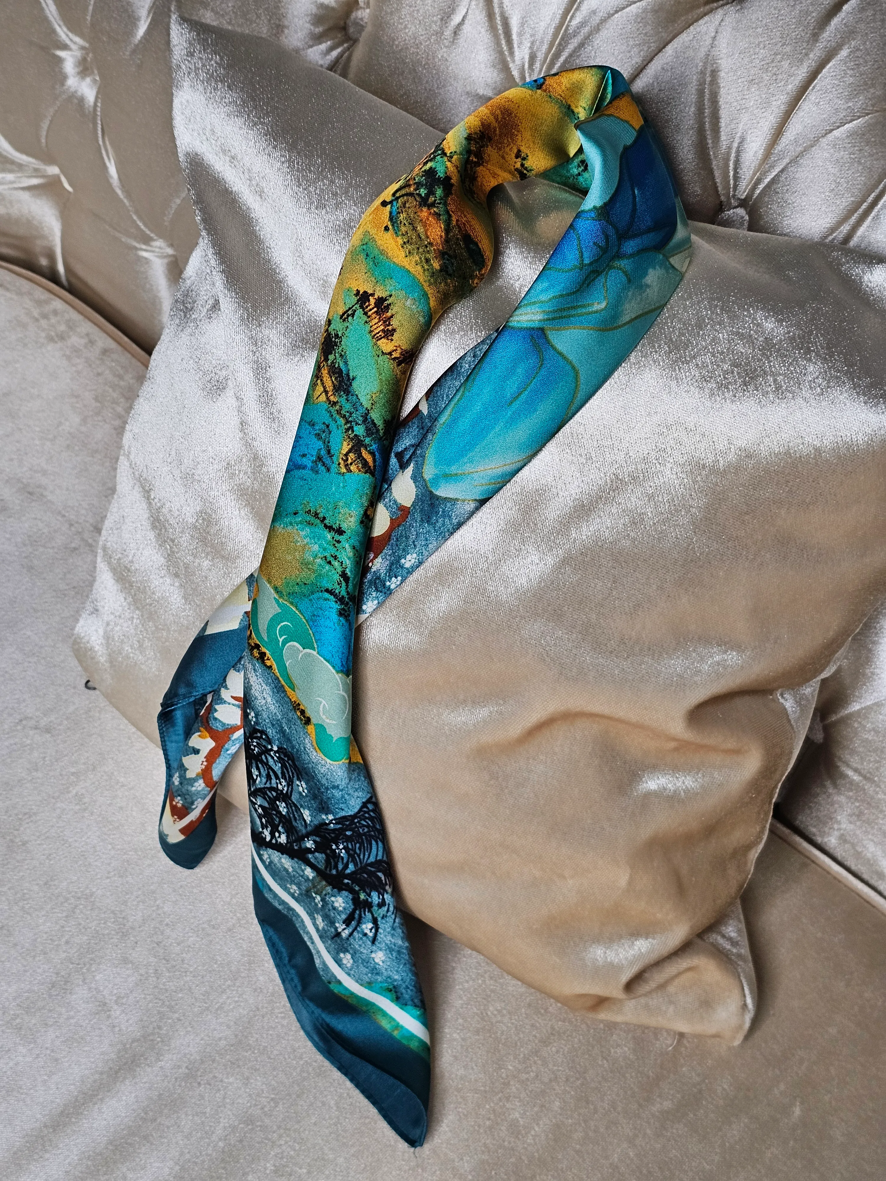 DESENLİ SATEN FULAR (70X70)