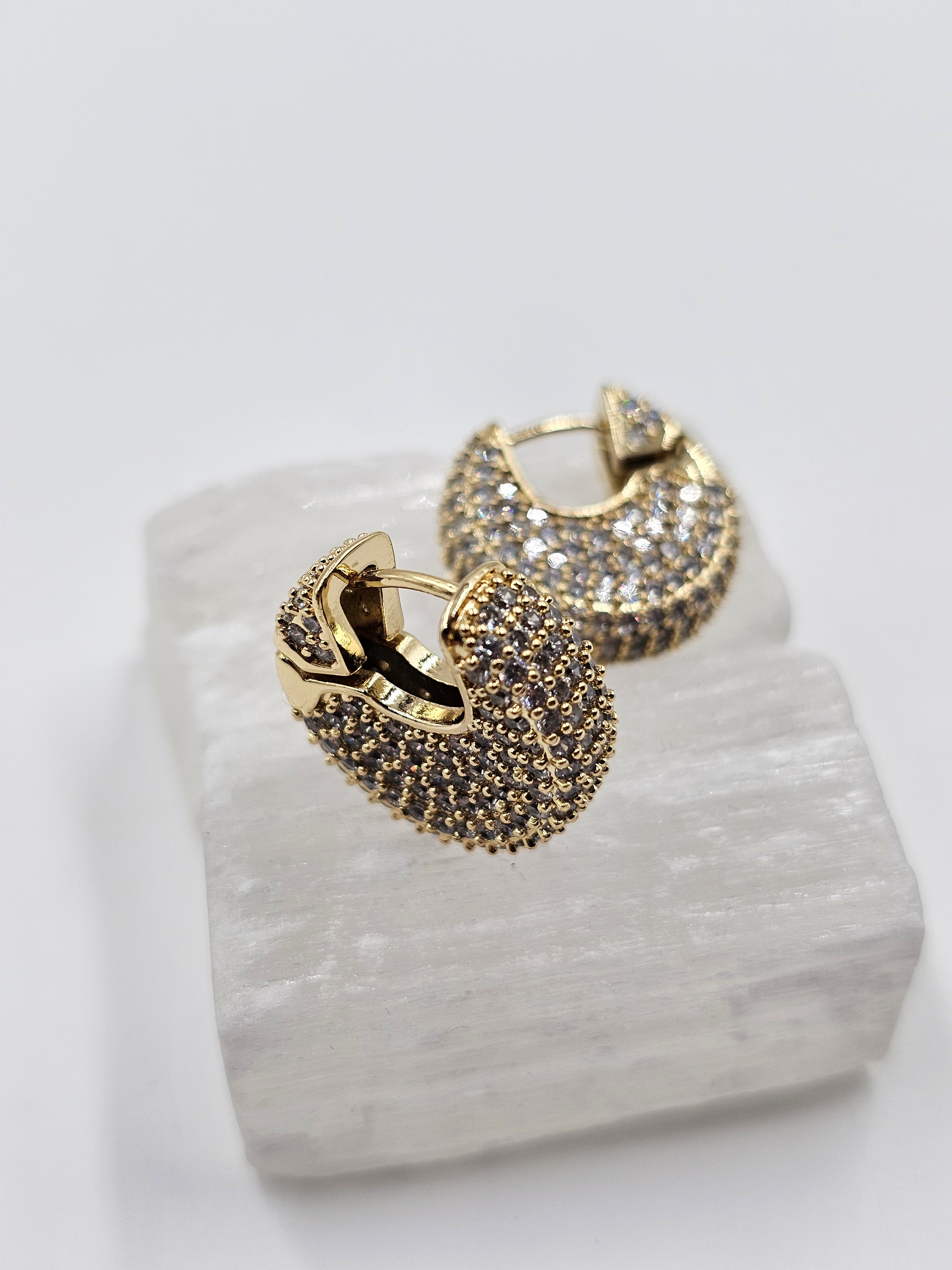 ALTIN VE GÜMÜŞ KAPLAMA SEPET MODEL FULL ZİRKON TAŞLI TASARIM KÜPE