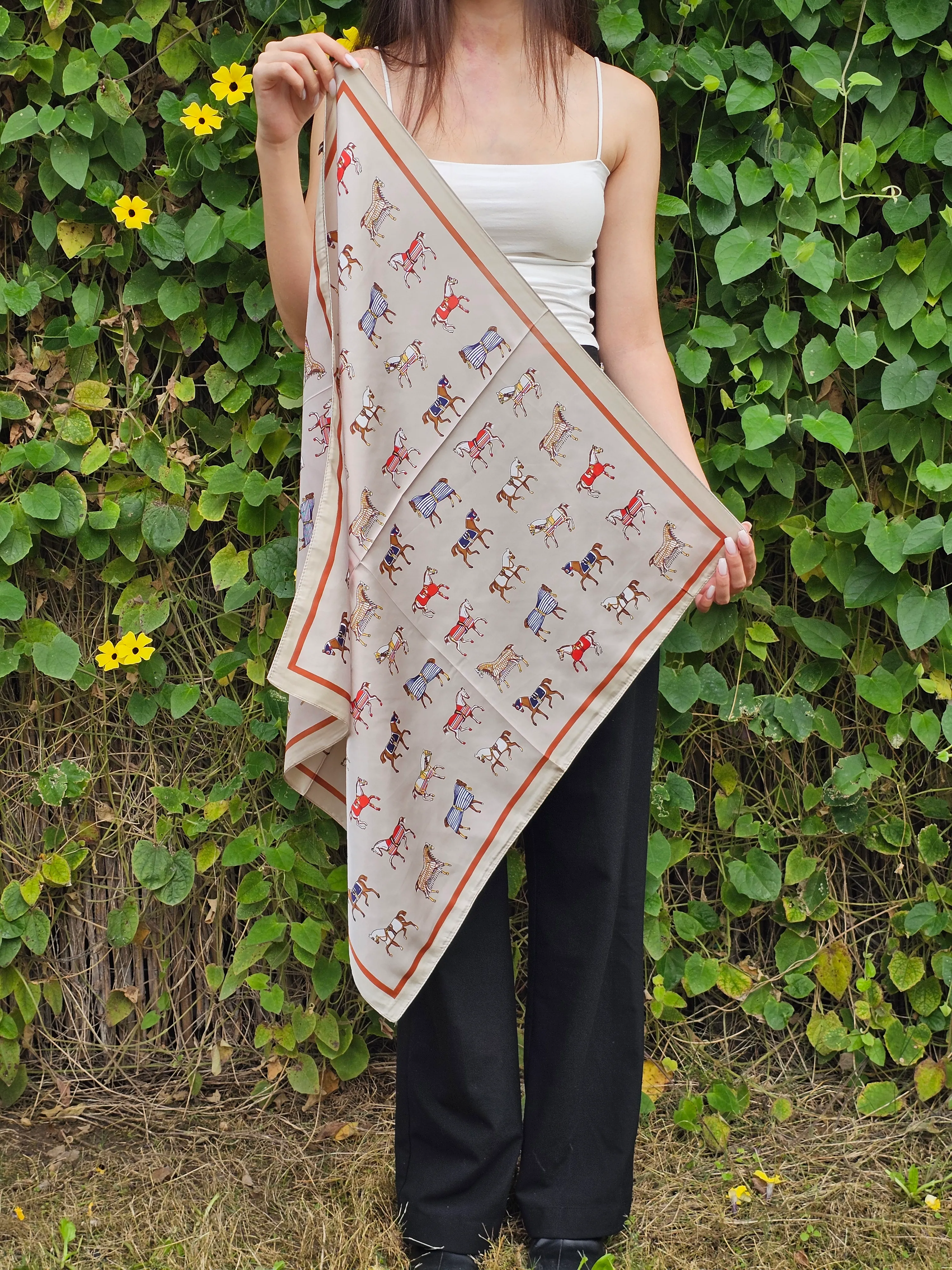 AT DESENLİ SATEN FULAR (70X70)