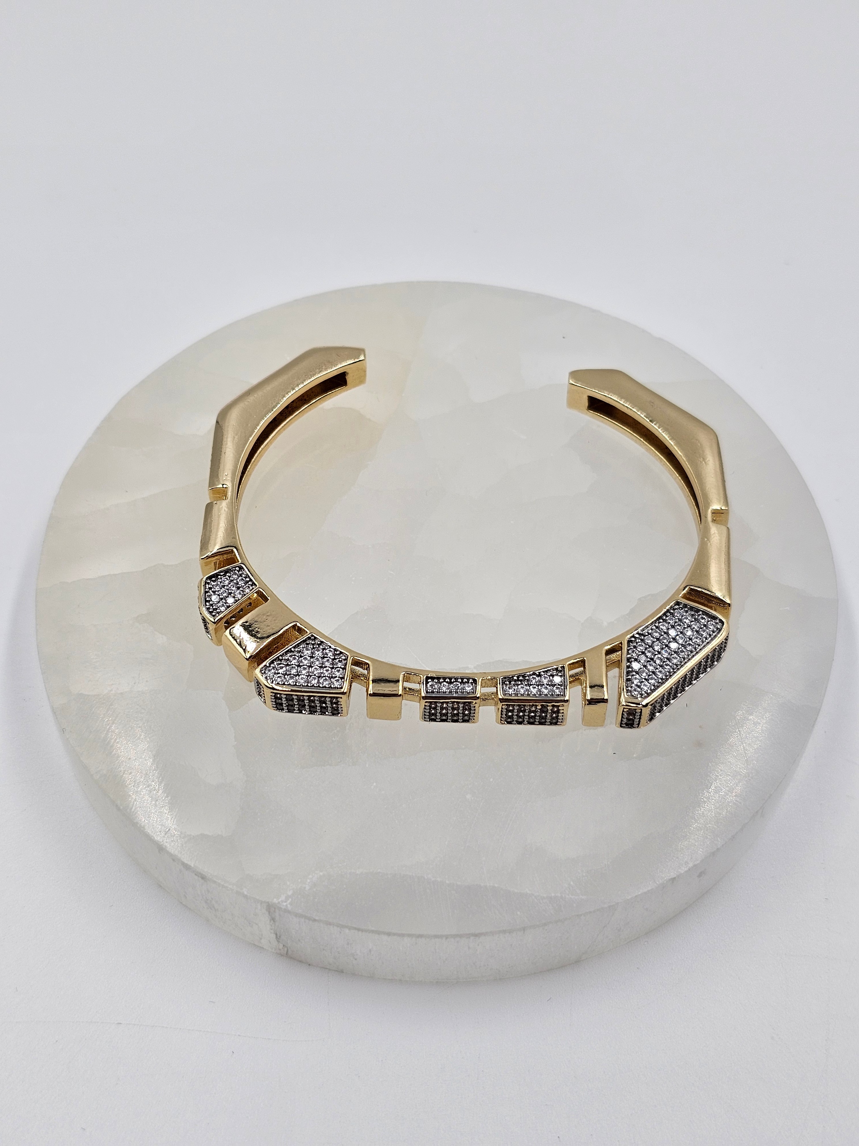 ALTIN KAPLAMA VIP TAŞLI TASARIM KELEPÇE