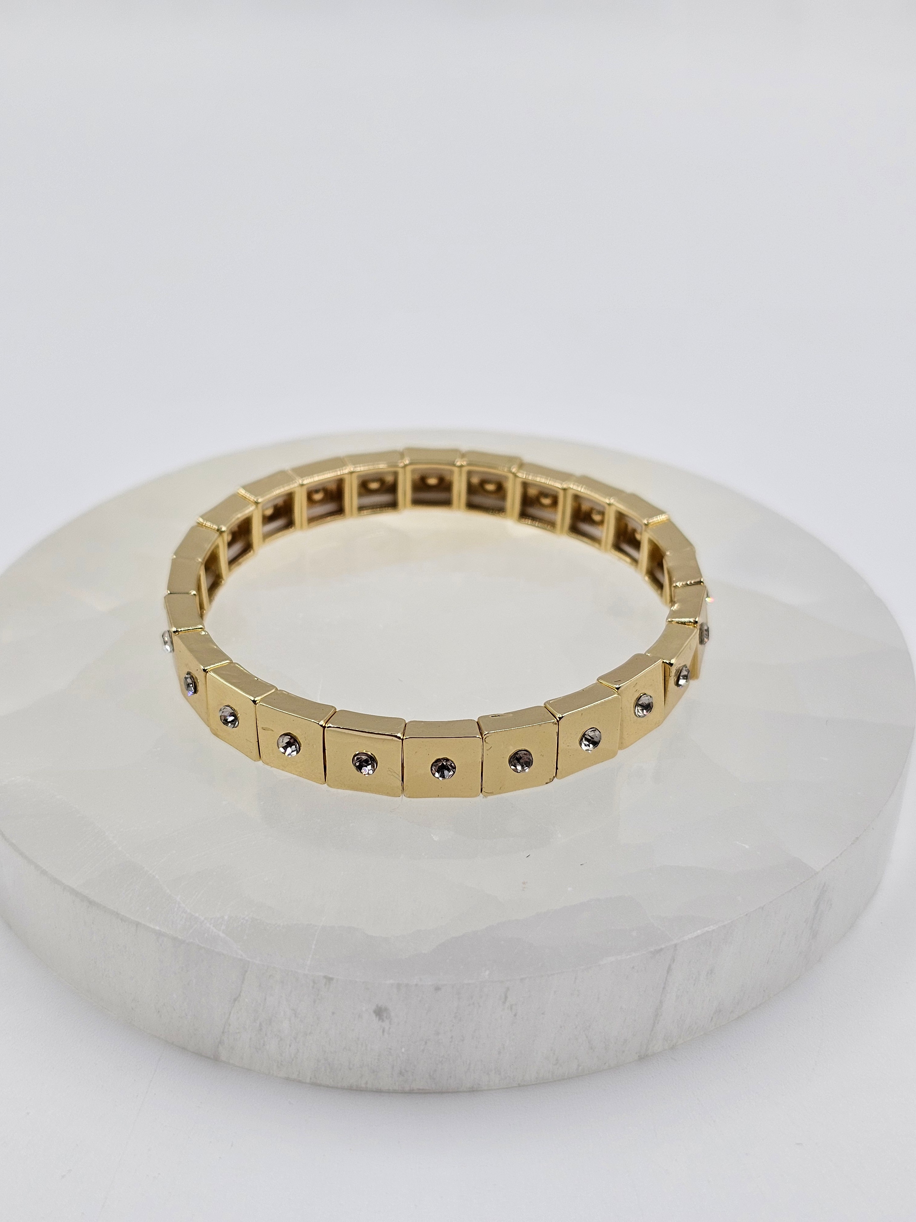 İTHAL ZİRKON TEK TAŞLI KARE MODEL GOLD RENK LASTİKLİ BİLEKLİK