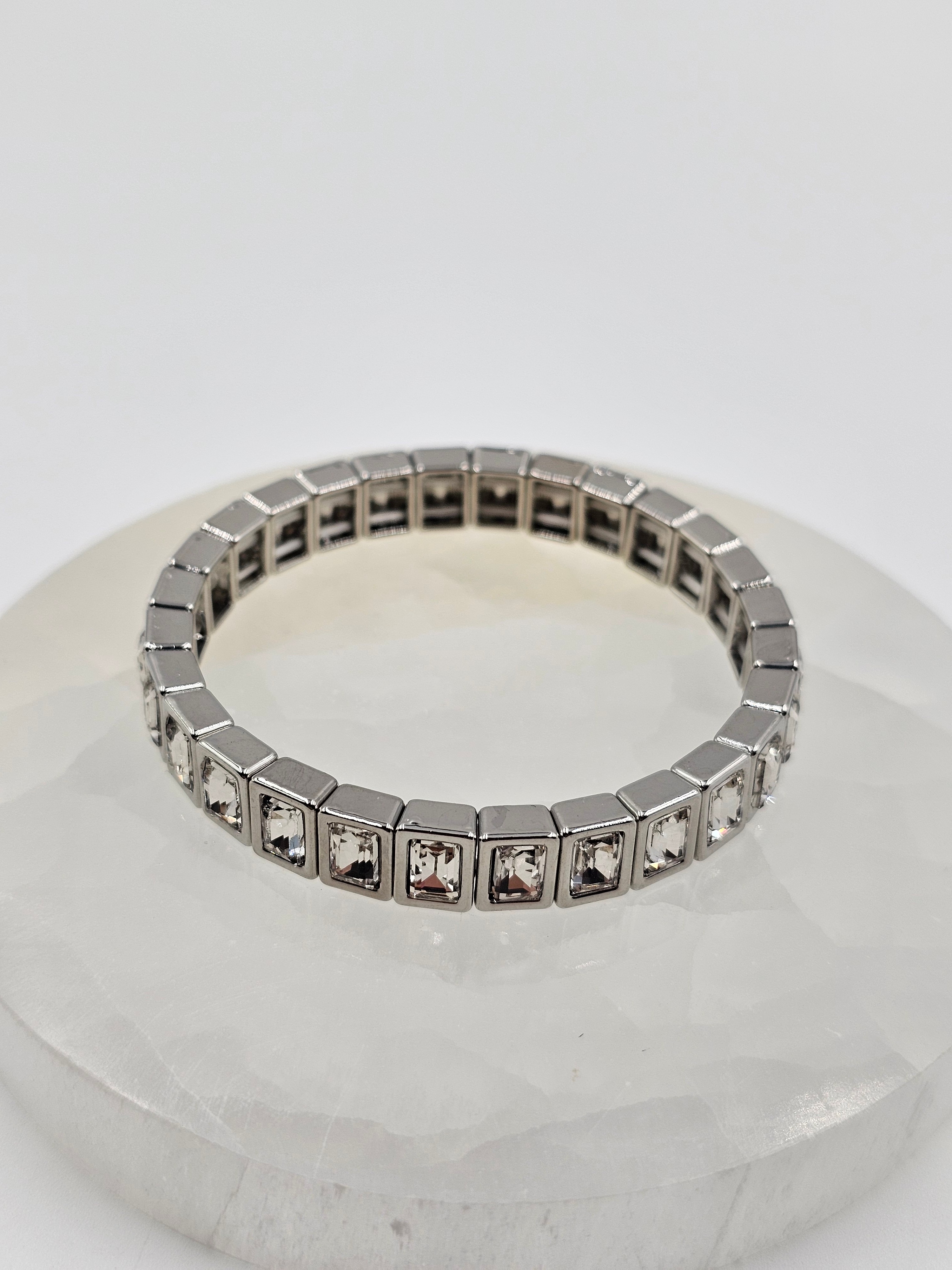 İTHAL ZİRKON KRİSTAL TAŞLI SİLVER RENK LASTİKLİ BİLEKLİK