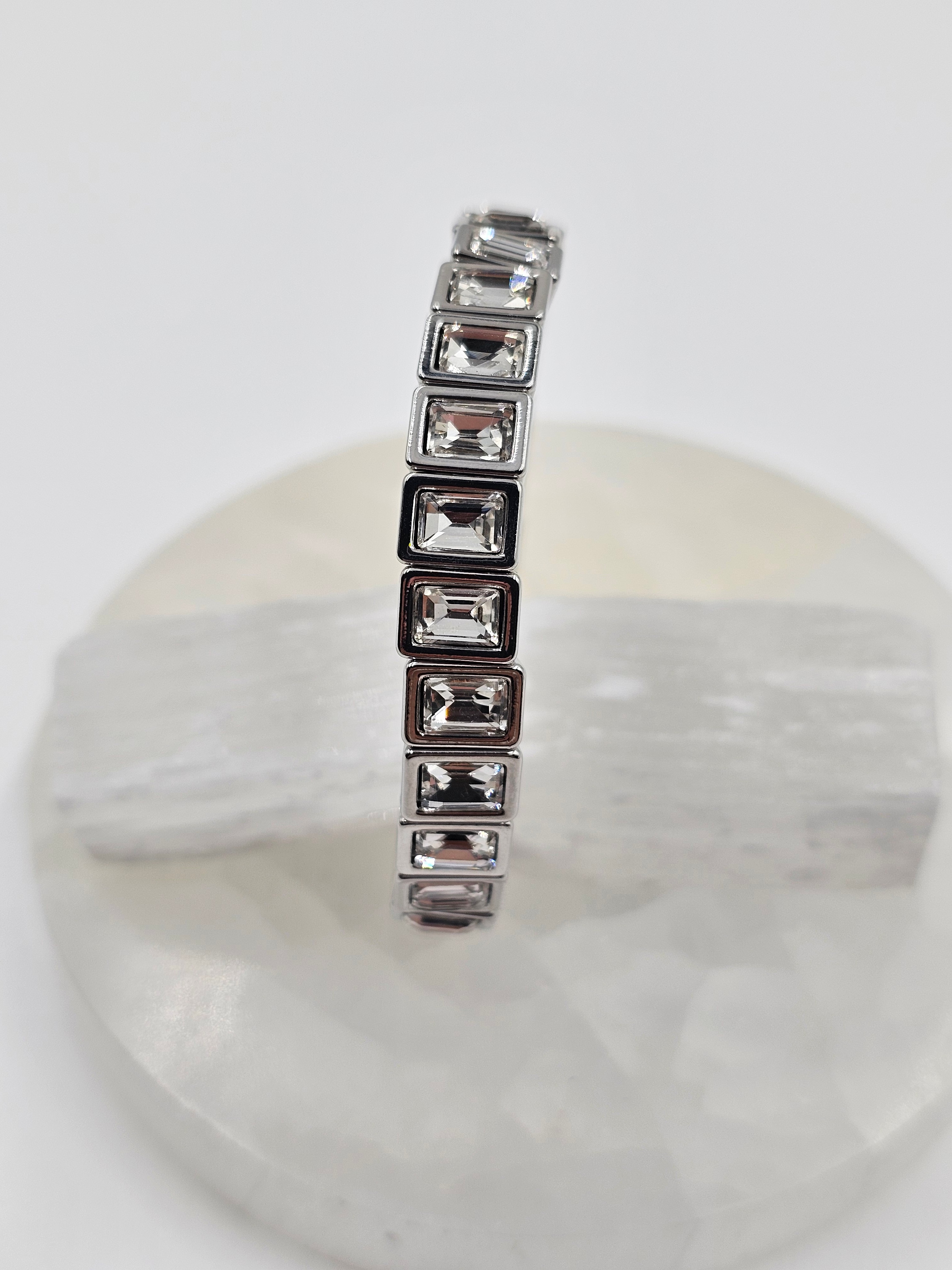 İTHAL ZİRKON KRİSTAL TAŞLI SİLVER RENK LASTİKLİ BİLEKLİK