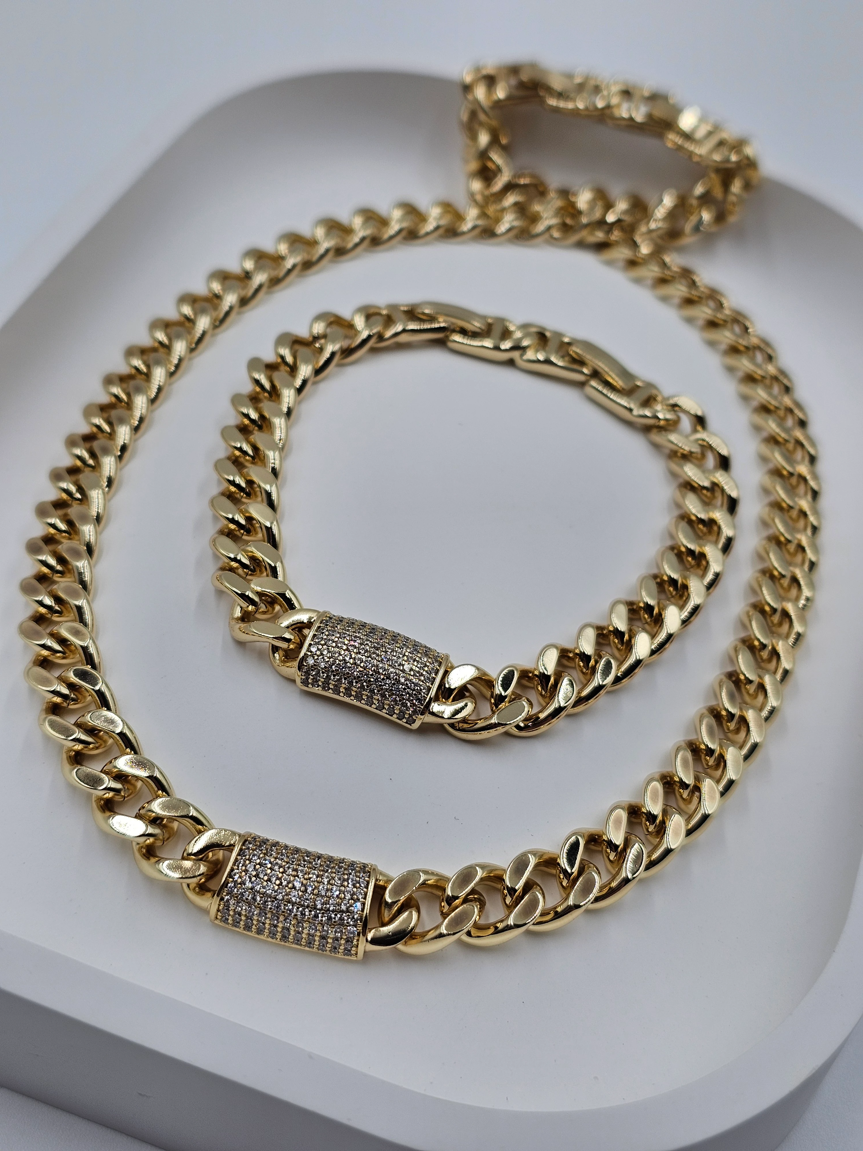 XUPİNG ALTIN KAPLAMA TASARIM ZİRKON TAŞLI GURMET SET 