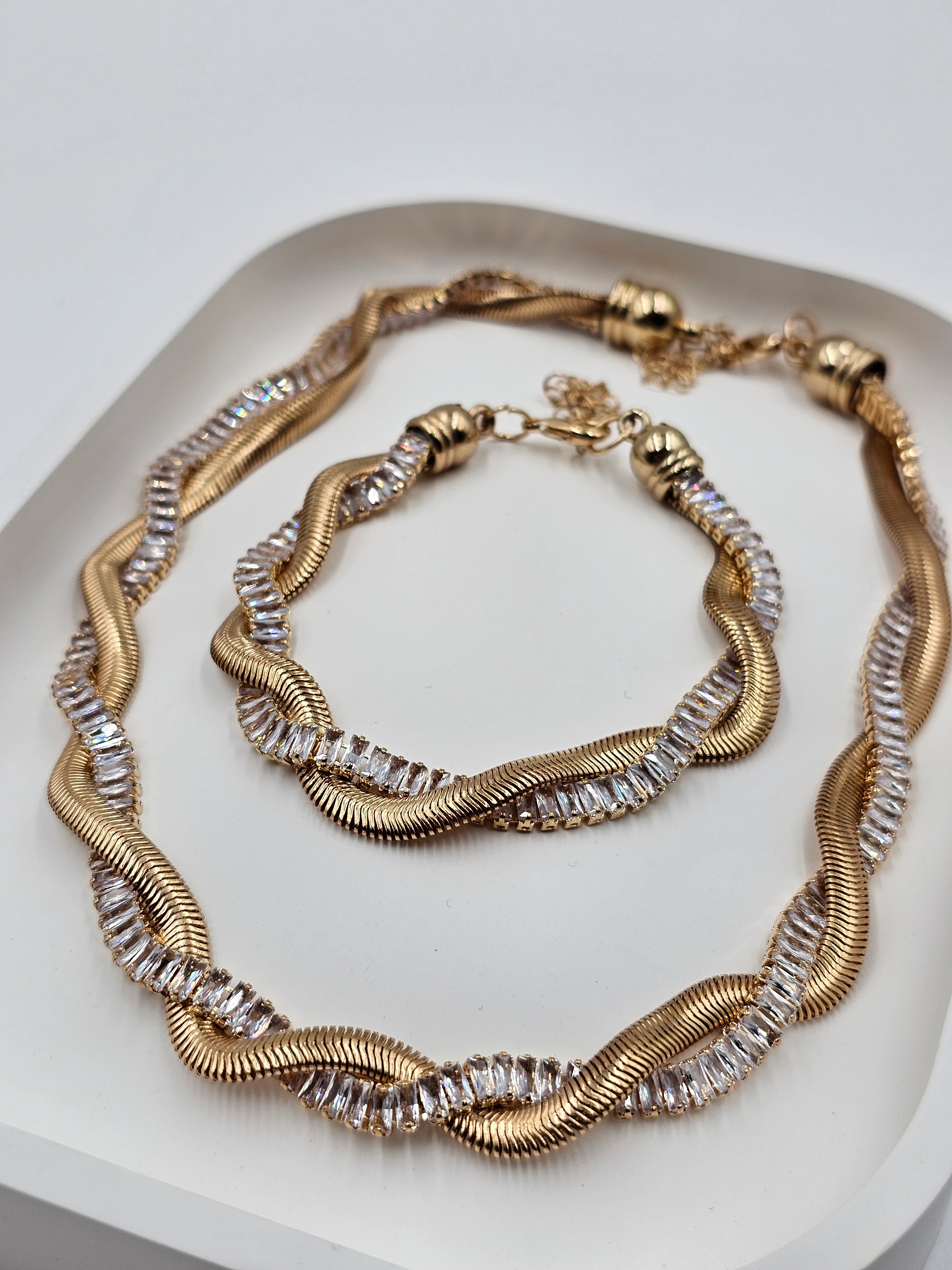 ALTIN KAPLAMA TASARIM BAGET SIRA TAŞLI ÇOKLU BURGU SET