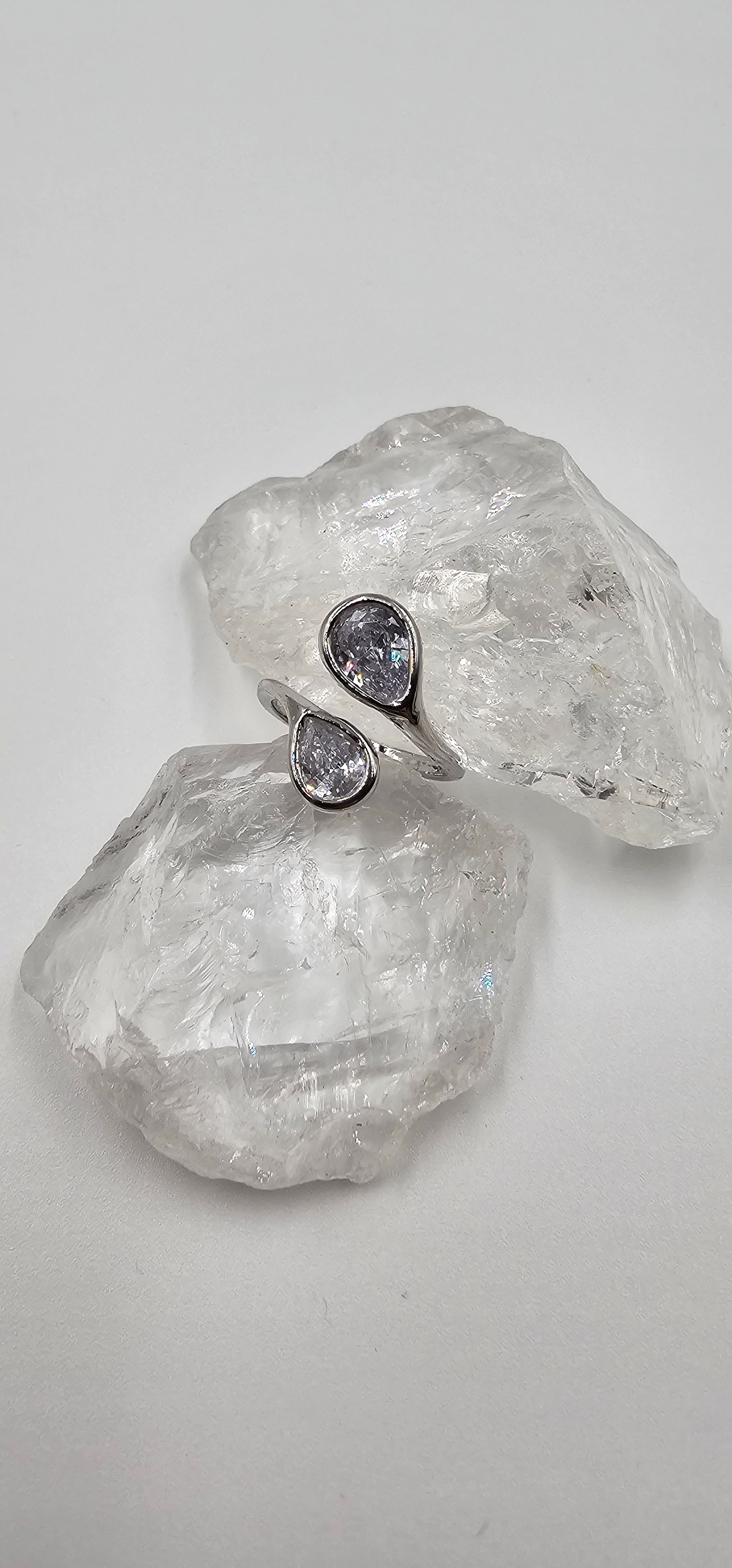 GÜMÜŞ KAPLAMA İKİLİ DAMLA MODEL ZİRKON TAŞLI YÜZÜK