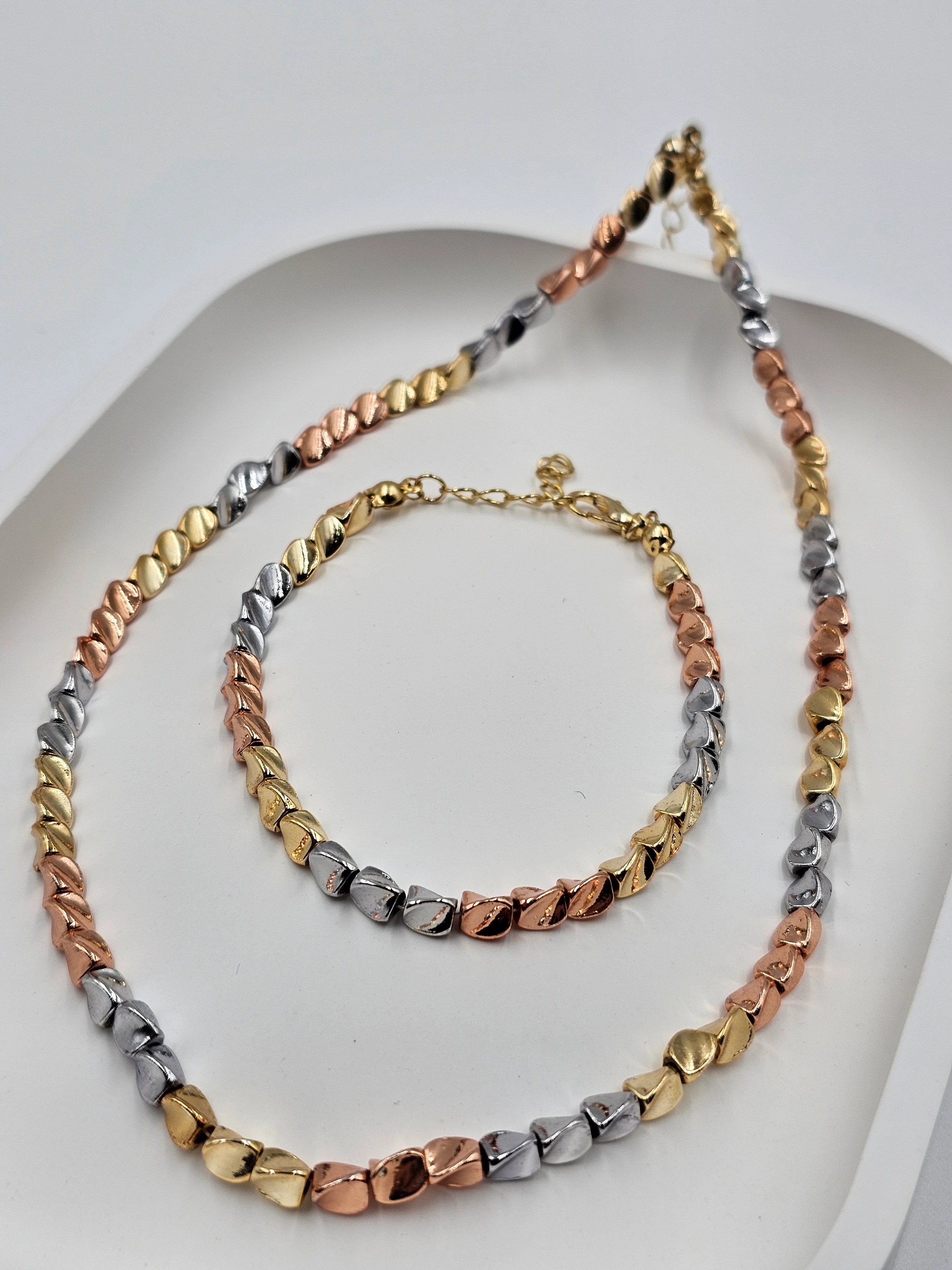 ALTIN KAPLAMA ÜÇ RENKLİ KIVRIMLI BONCUK MODEL SET