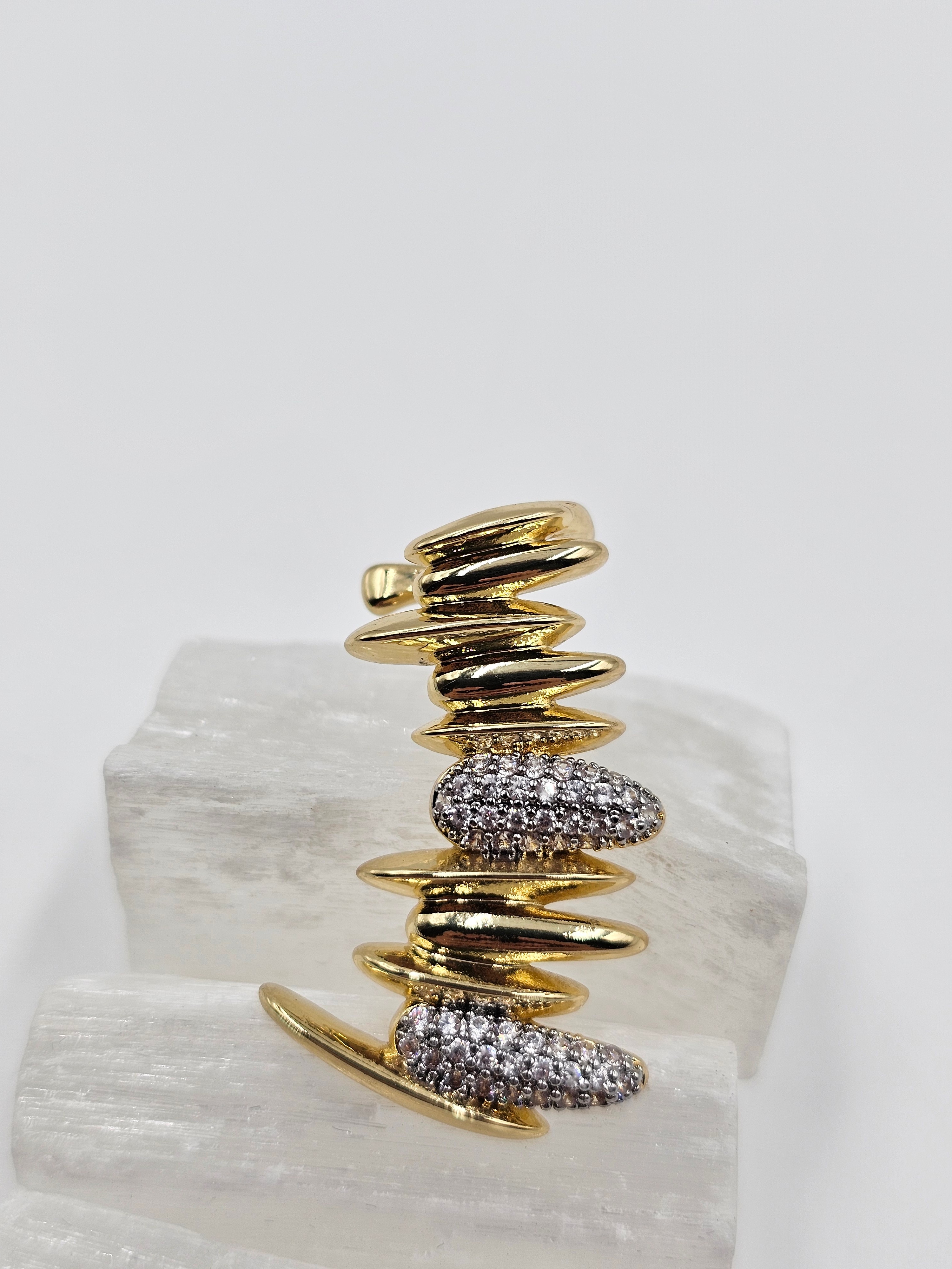 ALTIN KAPLAMA ZİRKON TAŞLI TEK KULAK KIKIRDAK KÜPE