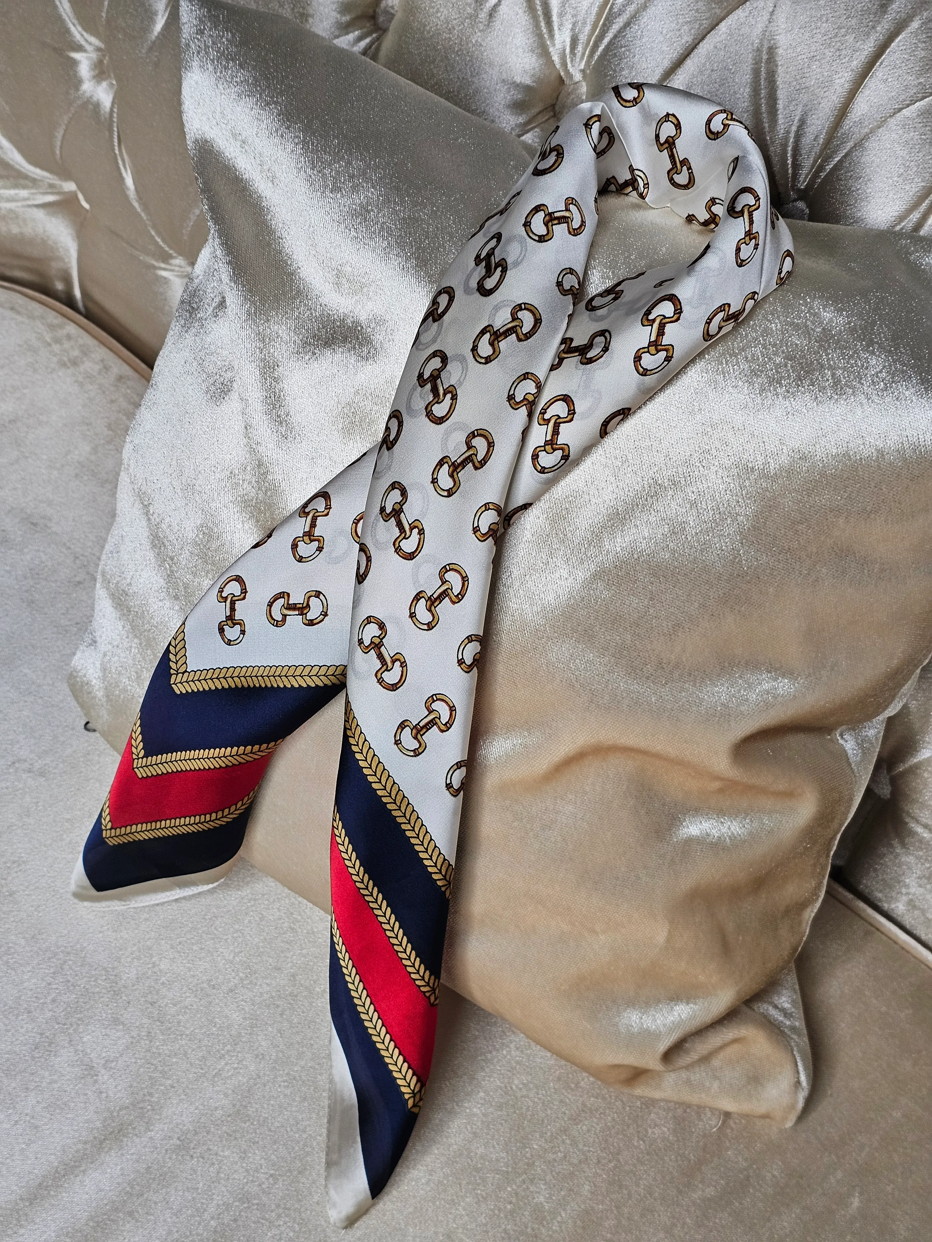 DESENLİ  SATEN FULAR (70X70)