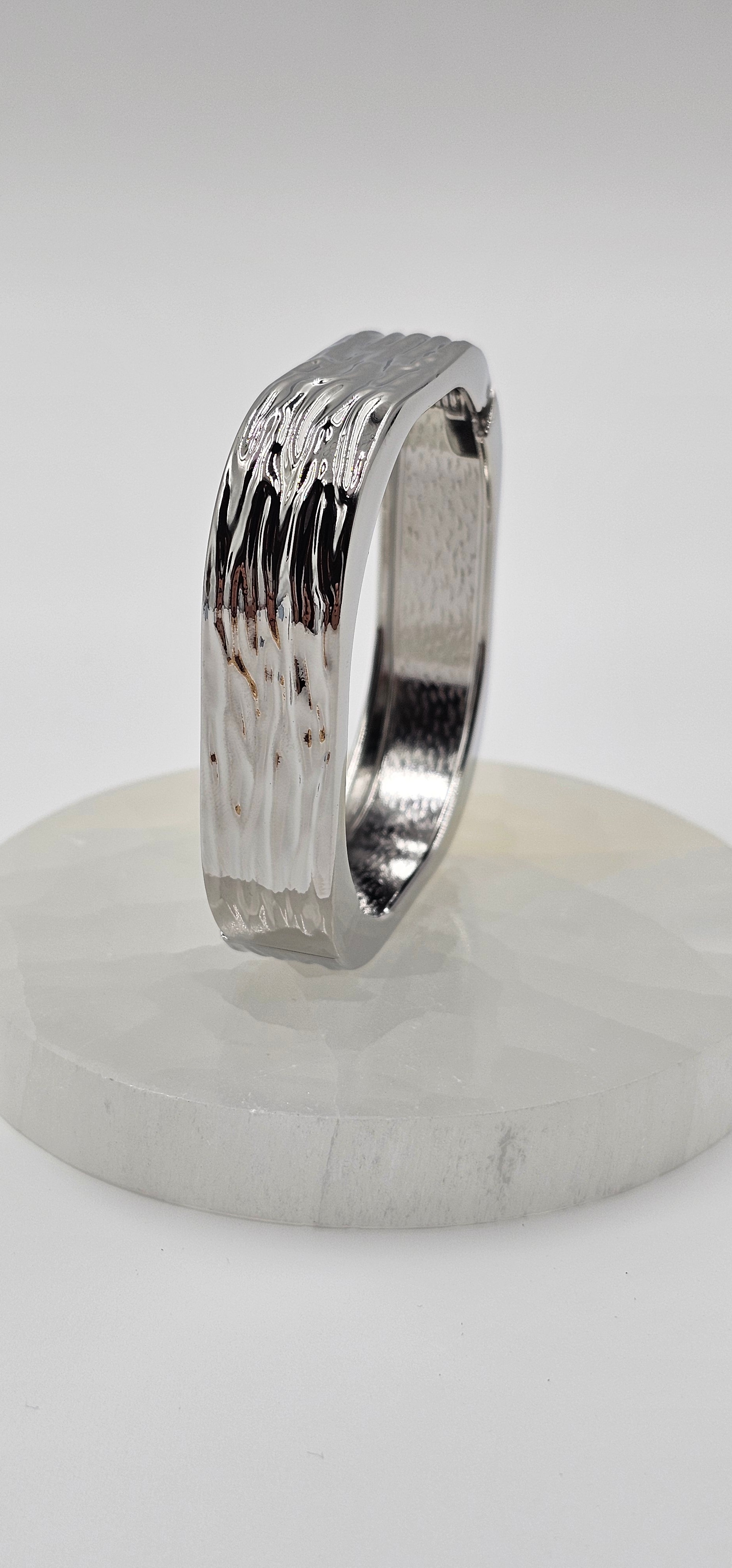 GÜMÜŞ  KAPLAMA TASARIM DOKULU KELEPÇE