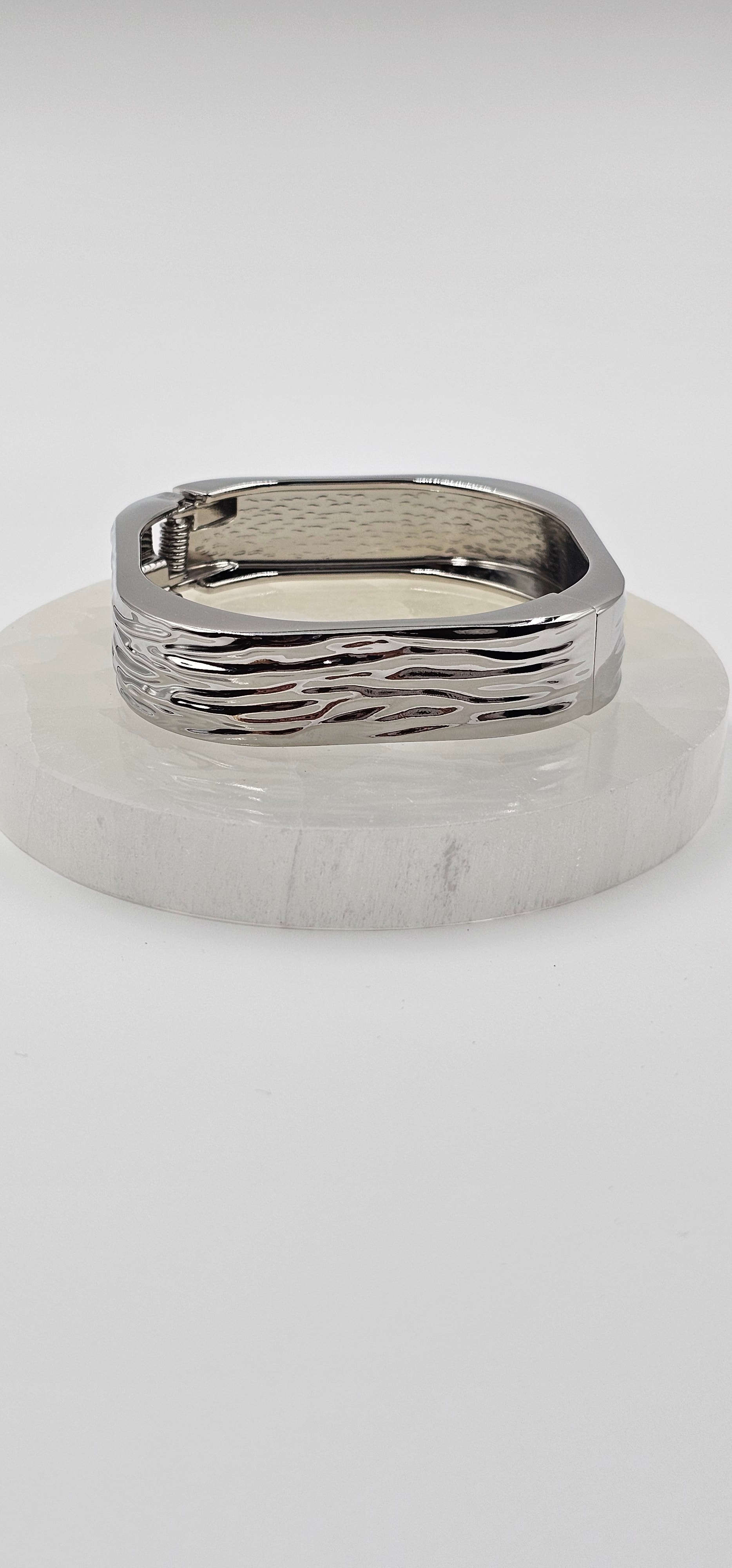 GÜMÜŞ  KAPLAMA TASARIM DOKULU KELEPÇE