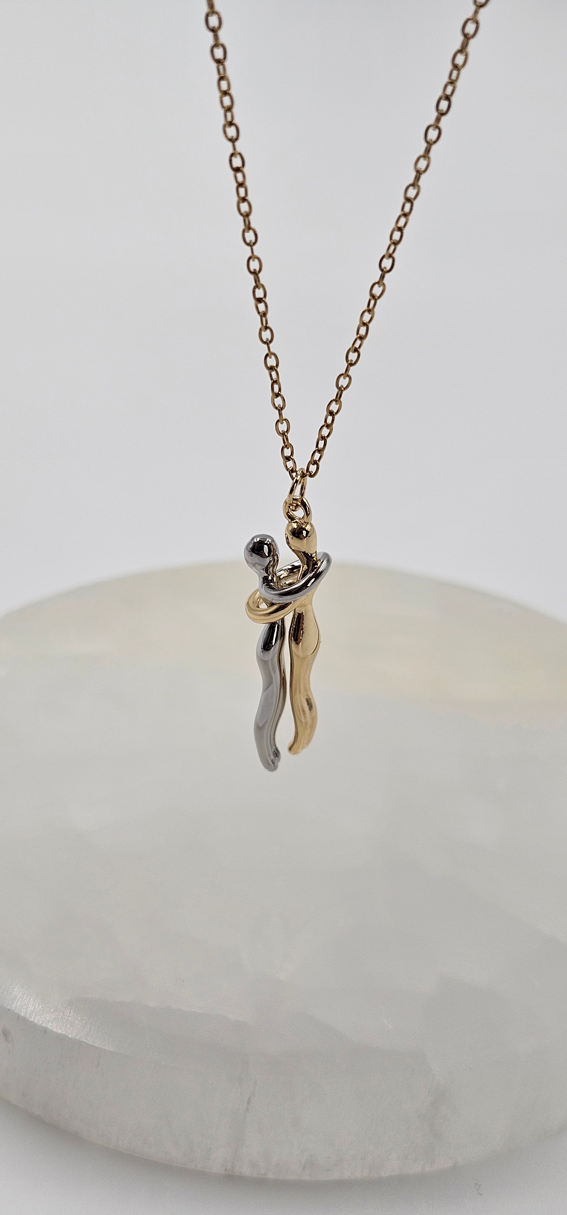 ALTIN KAPLAMA ÇİFT RENK BİRBİRİNE SARILAN ÇİFT KOLYE