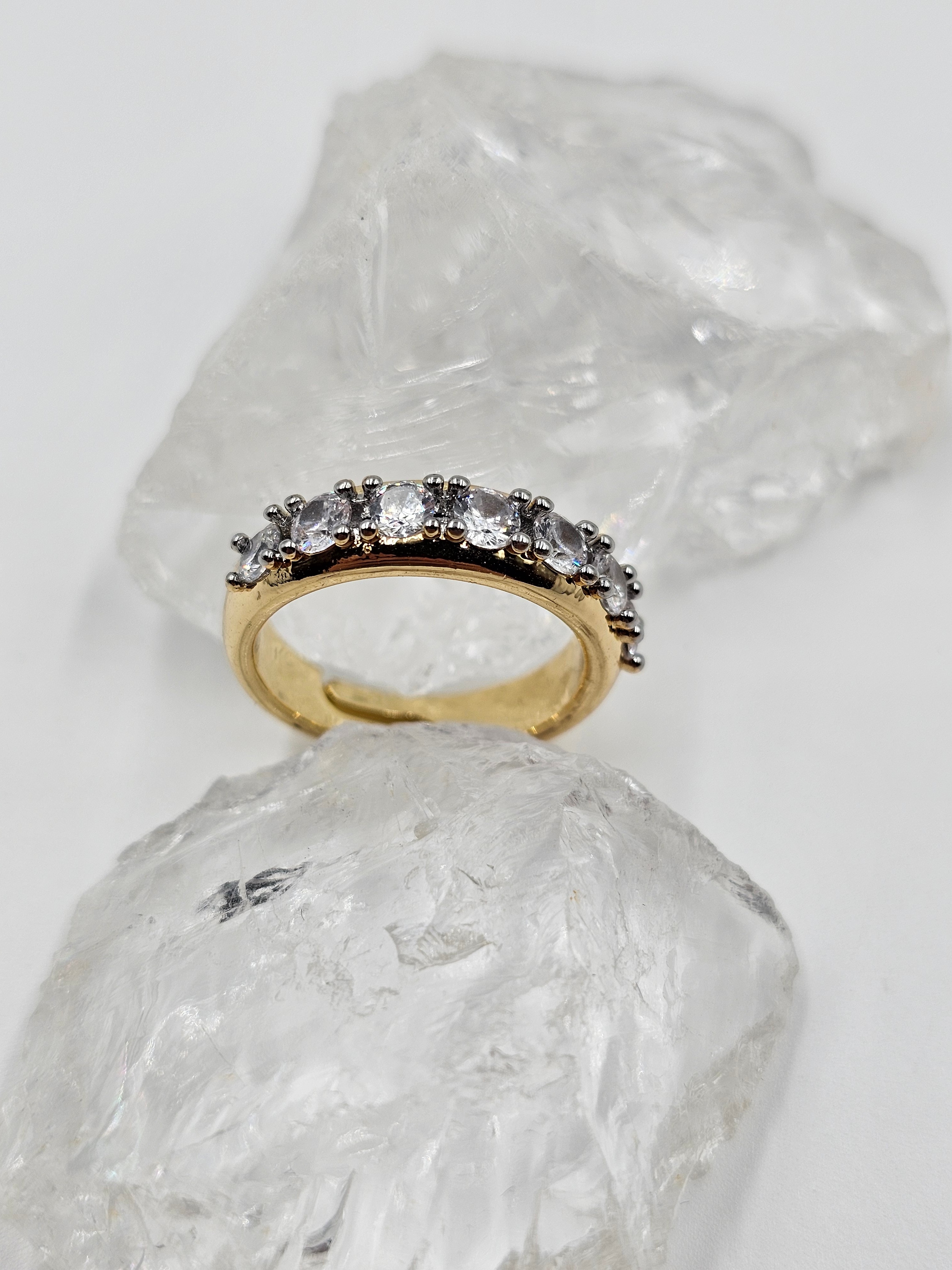 ALTIN KAPLAMA ZİRKON SIRA TAŞLI YÜZÜK