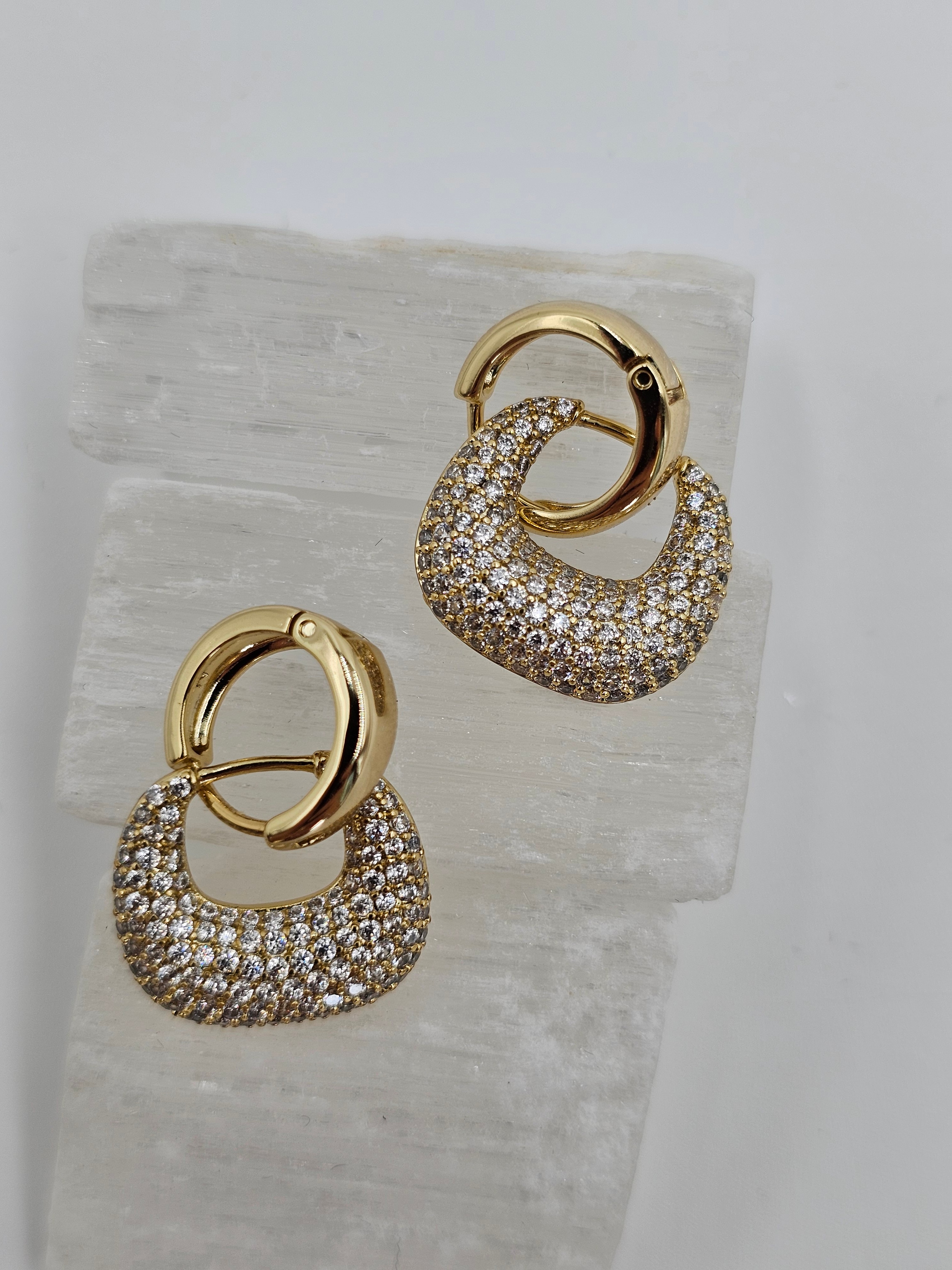 ALTIN KAPLAMA GEÇME TAŞLI KÜPE