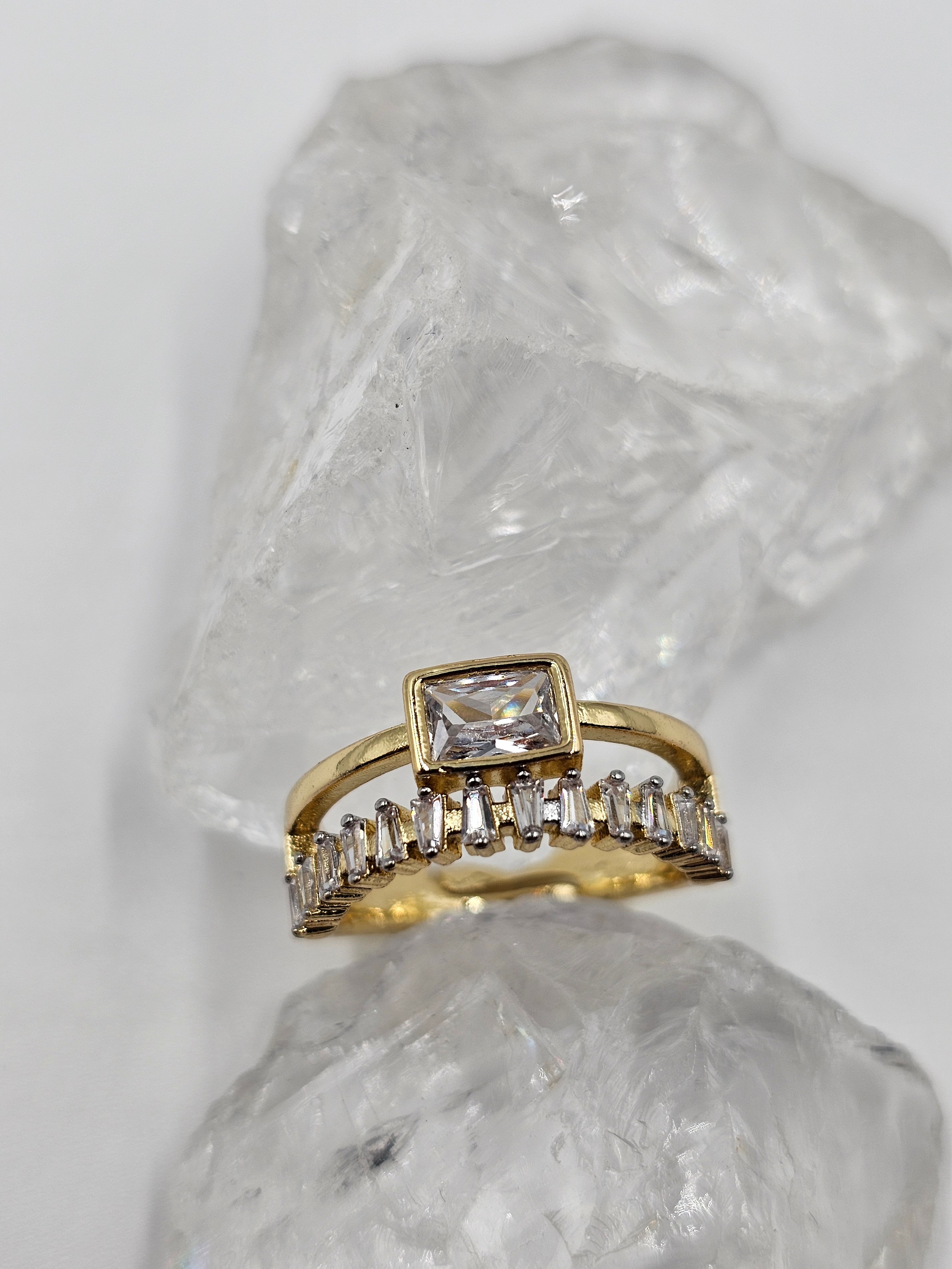 ALTIN KAPLAMA ZİRKON BAGET TAŞLI YÜZÜK