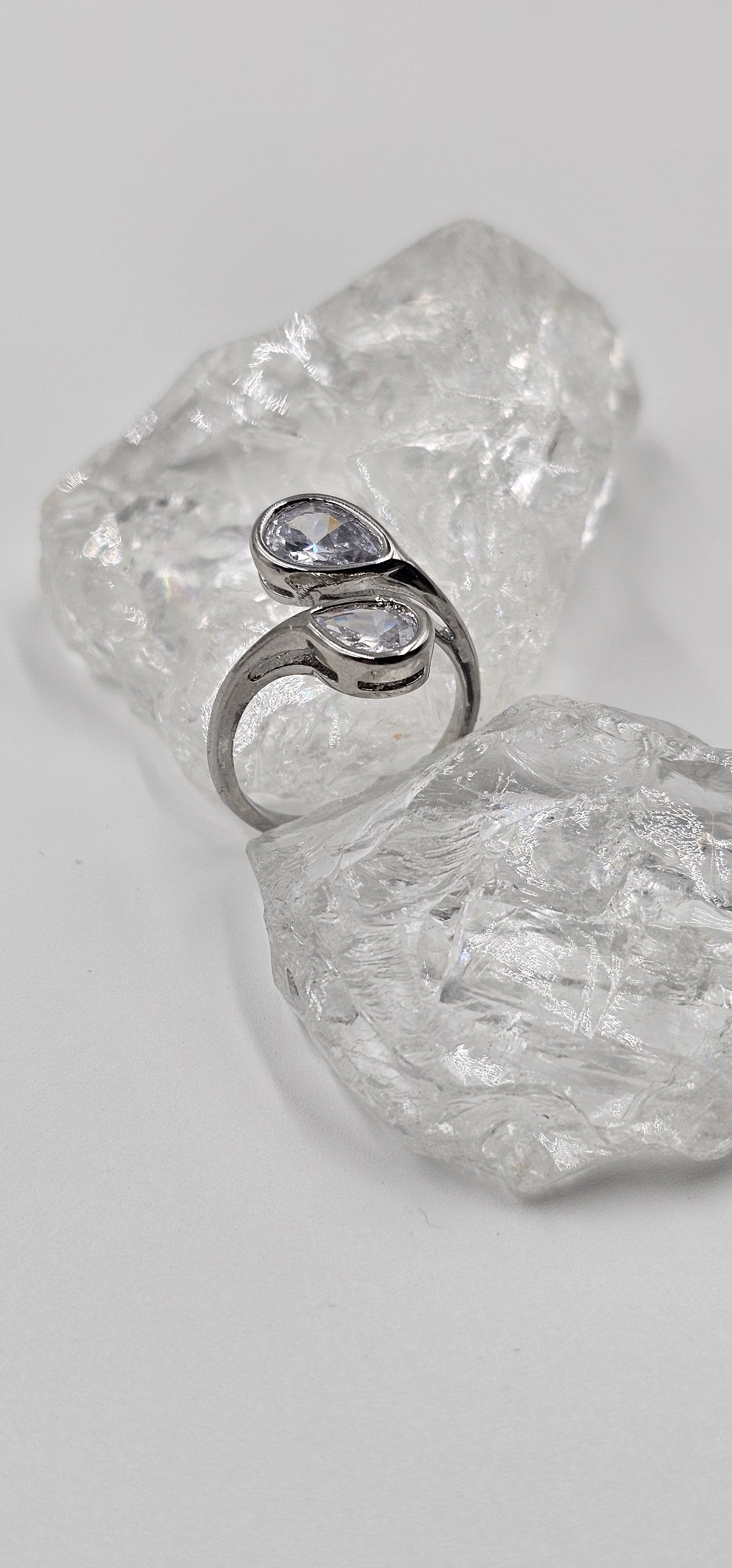 GÜMÜŞ KAPLAMA İKİLİ DAMLA MODEL ZİRKON TAŞLI YÜZÜK