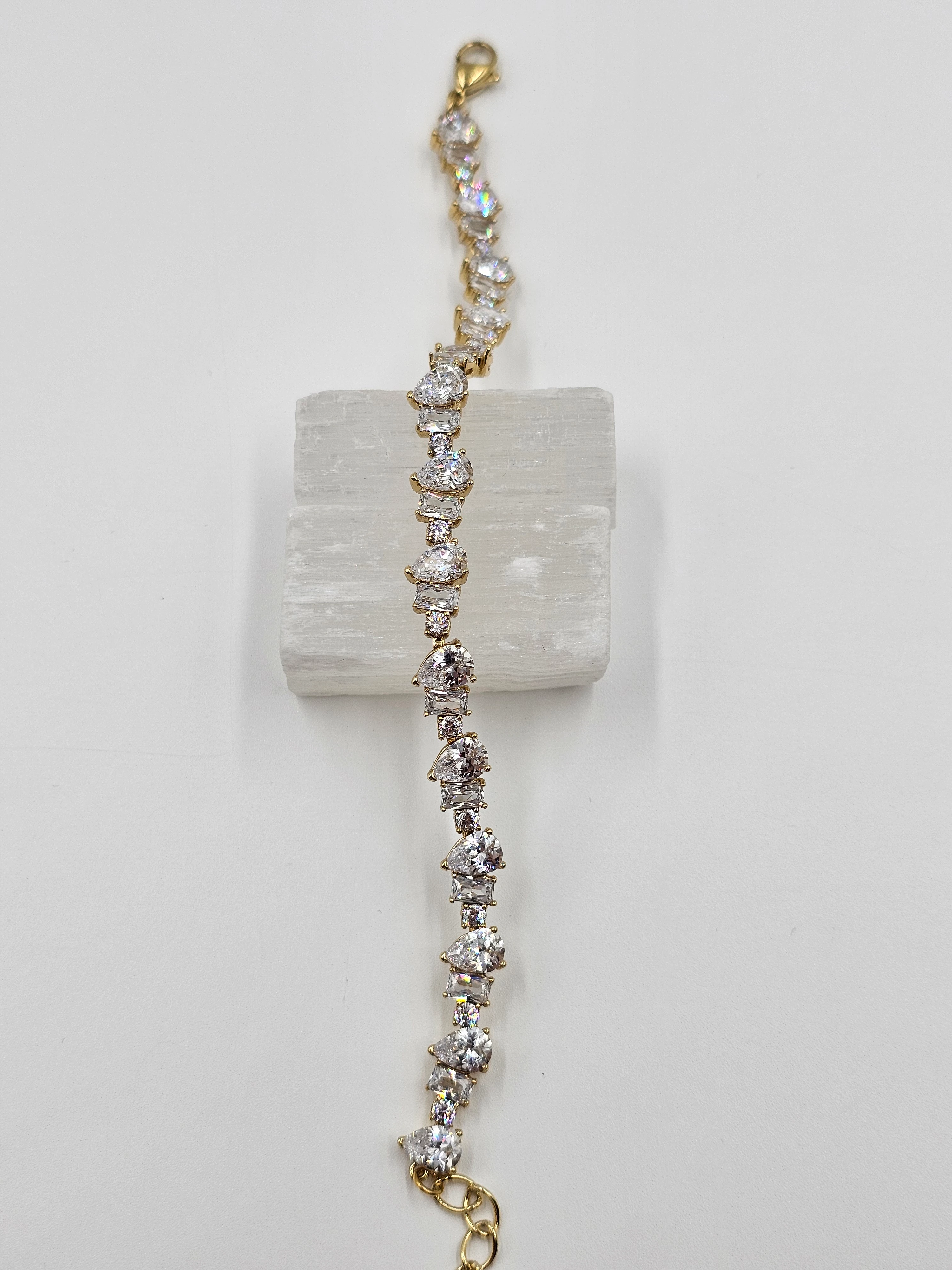 ALTIN KAPLAMA YUVARLAK DAMLA KARE TAŞLI SU YOLU BİLEKLİK