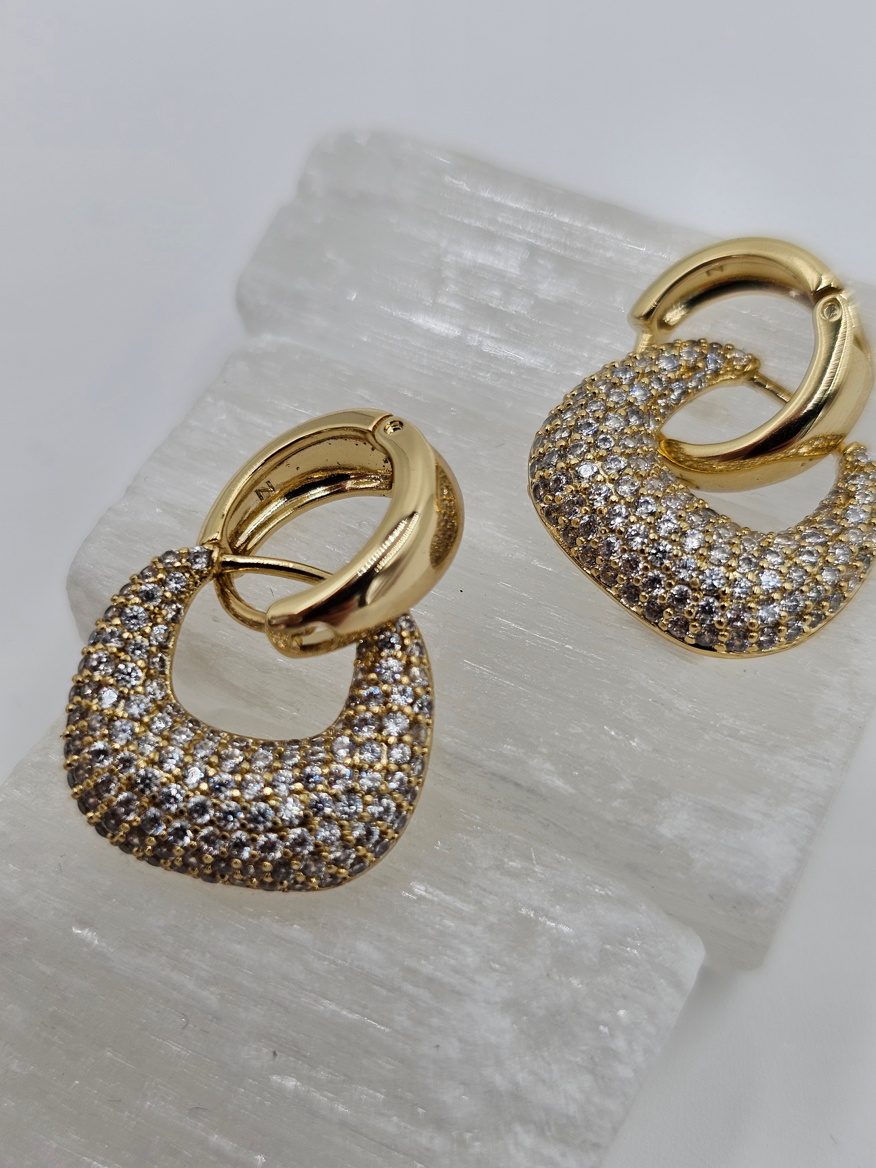 ALTIN KAPLAMA GEÇME TAŞLI KÜPE