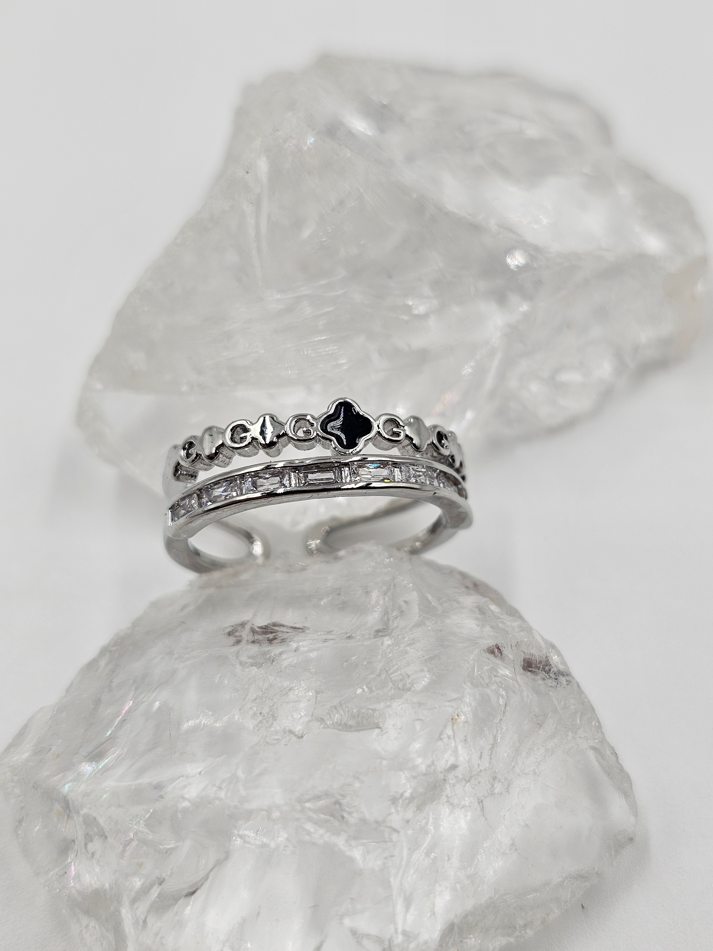 GÜMÜŞ KAPLAMA ZİRKON TAŞLI SİYAH MİNELİ YÜZÜK