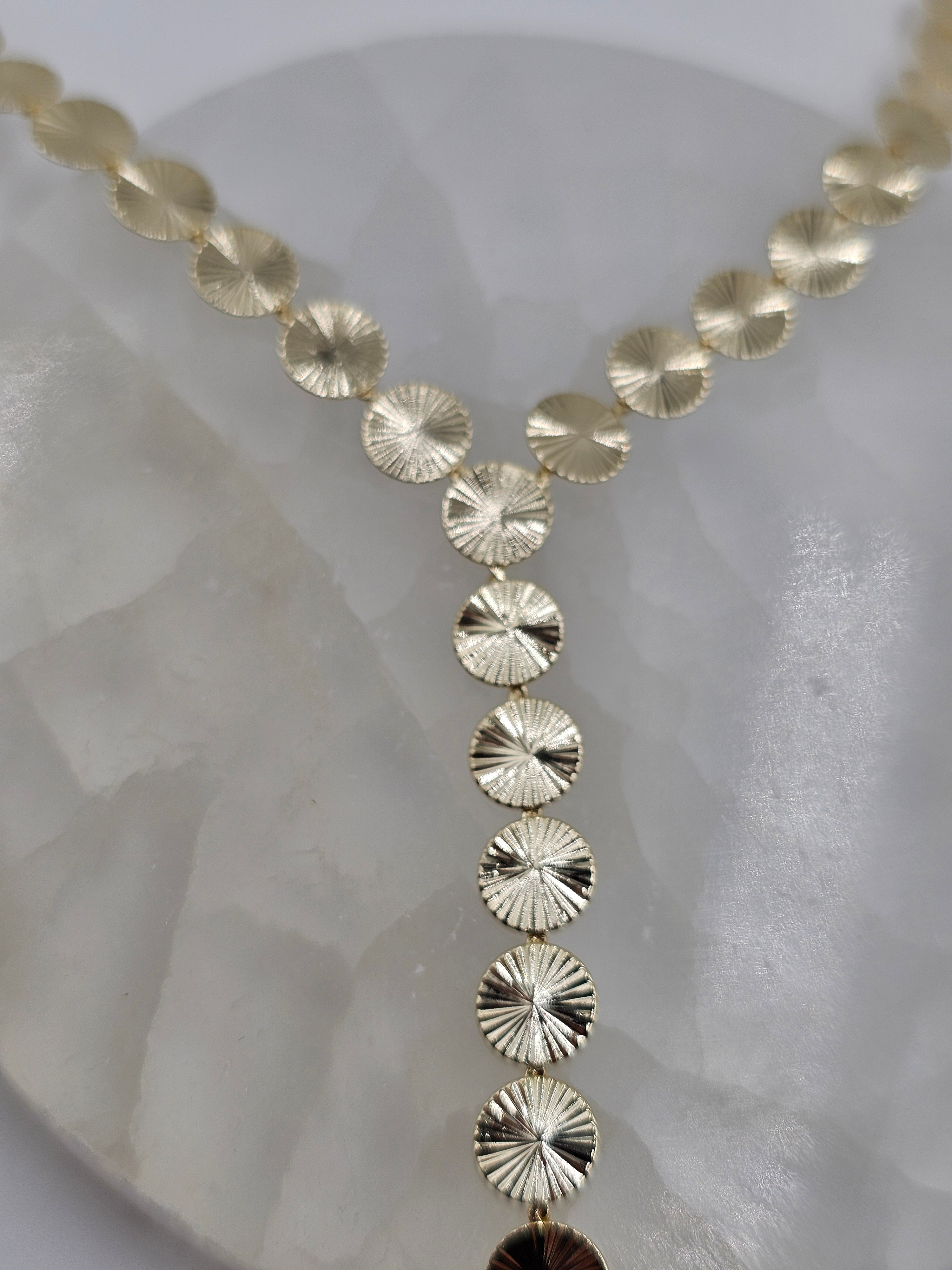 ALTIN KAPLAMA HALKA ÇENTİKLİ KOLYE