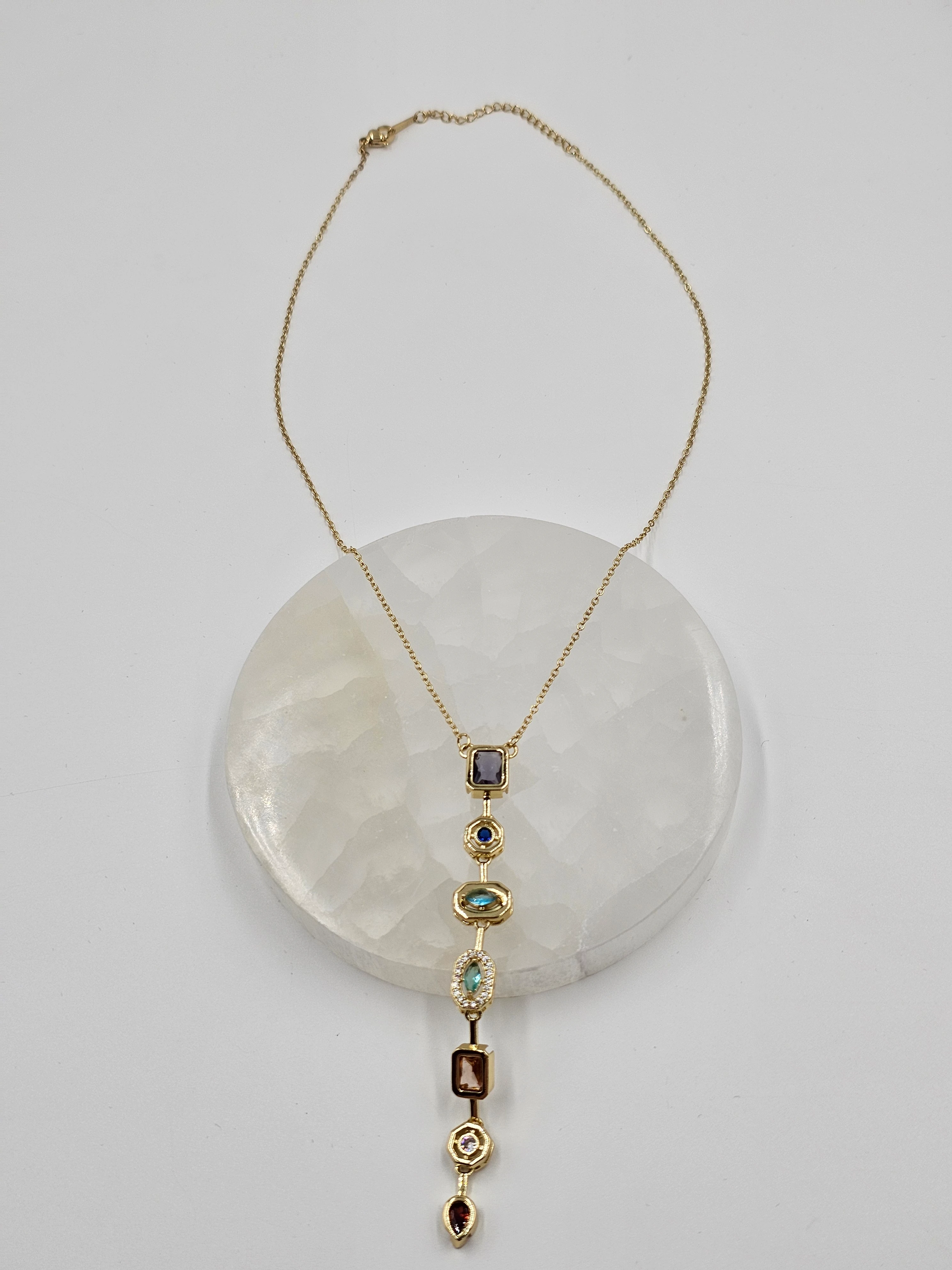 ALTIN KAPLAMA RENKLİ TAŞLI KOLYE