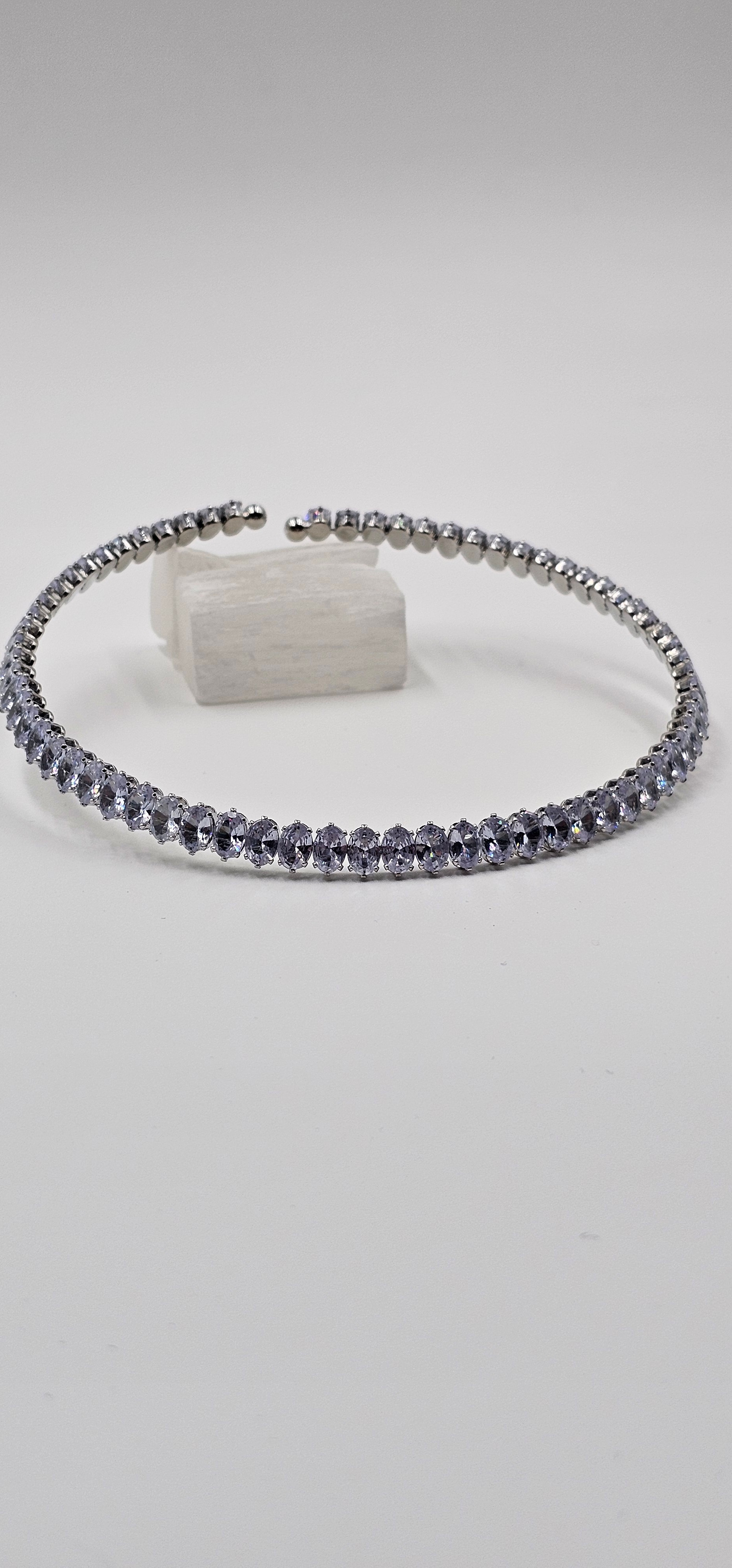 ÖZEL SERİ GÜMÜŞ KAPLAMA OVAL ZİRKON TAŞ SIRALI CHOKER KOLYE