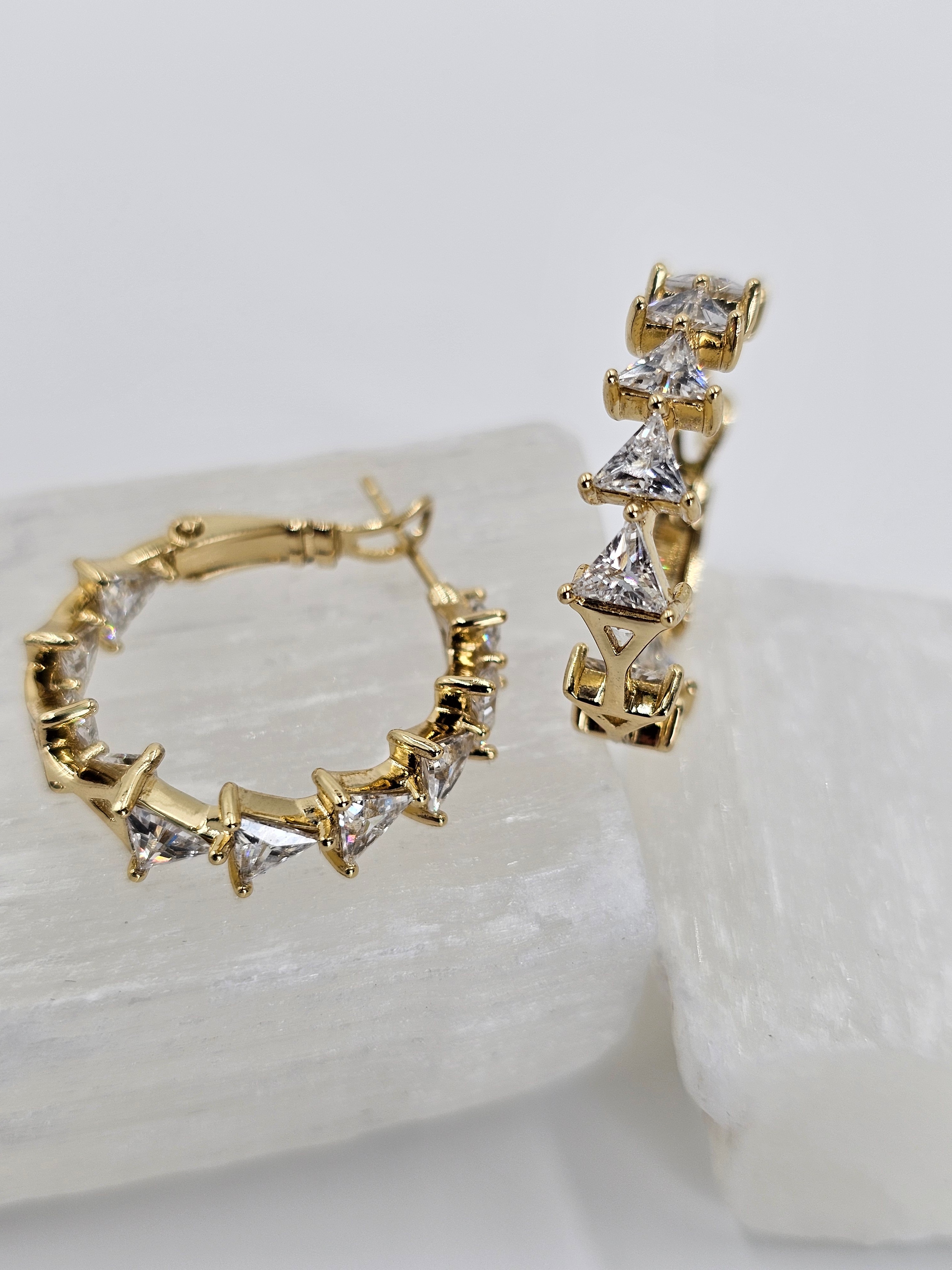 ALTIN KAPLAMA HALKA DİZAYN KÜPE