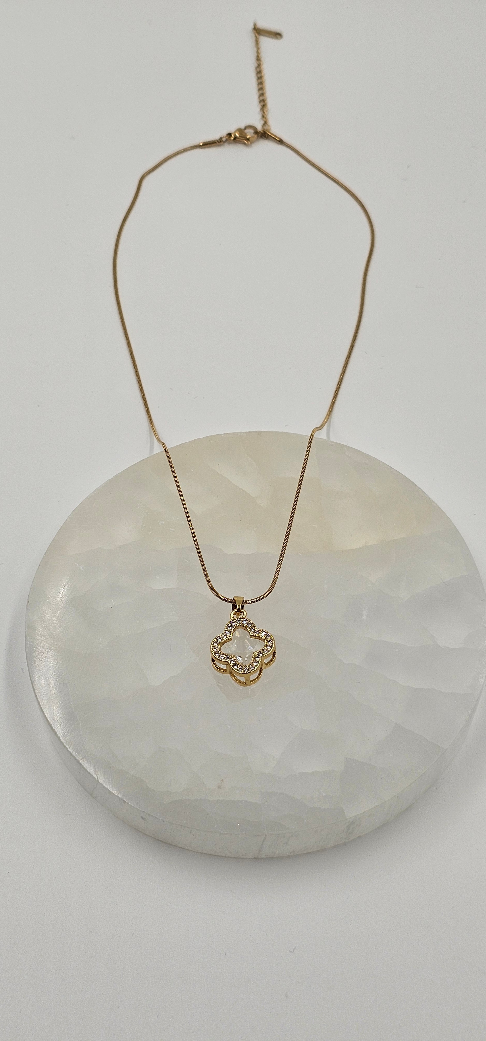 ALTIN KAPLAMA ÇİFT KATLI YONCA MODEL KOLYE