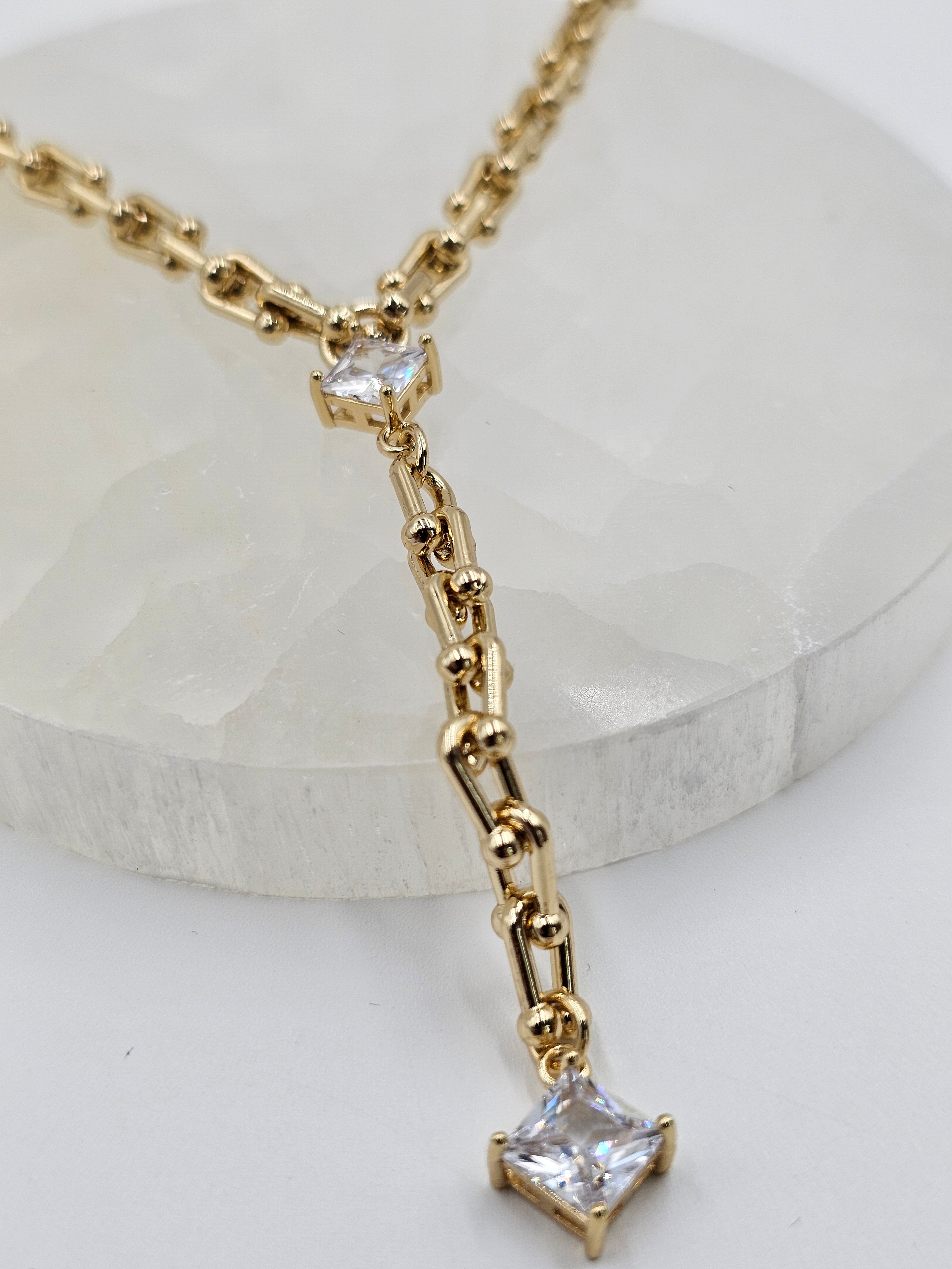 ALTIN  KAPLAMA ZİRKON TAŞLI TASARIM KOLYE