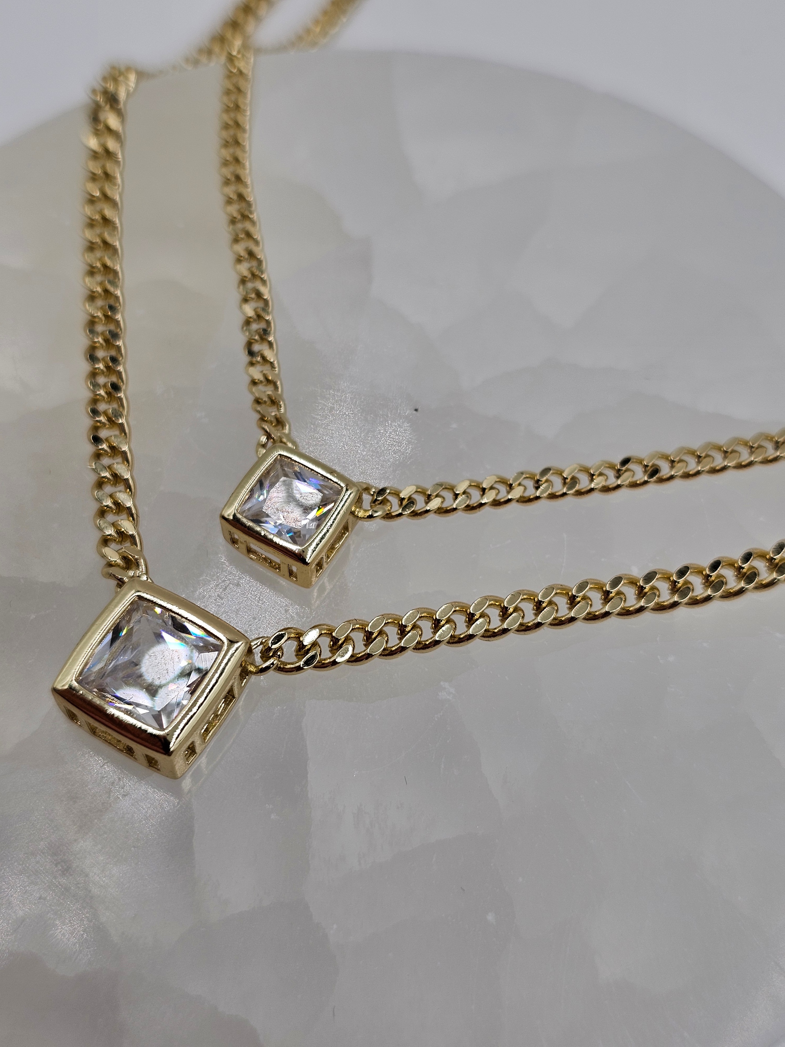 ALTIN KAPLAMA ZİRKON KARE TAŞLI ÇİFT KOLYE