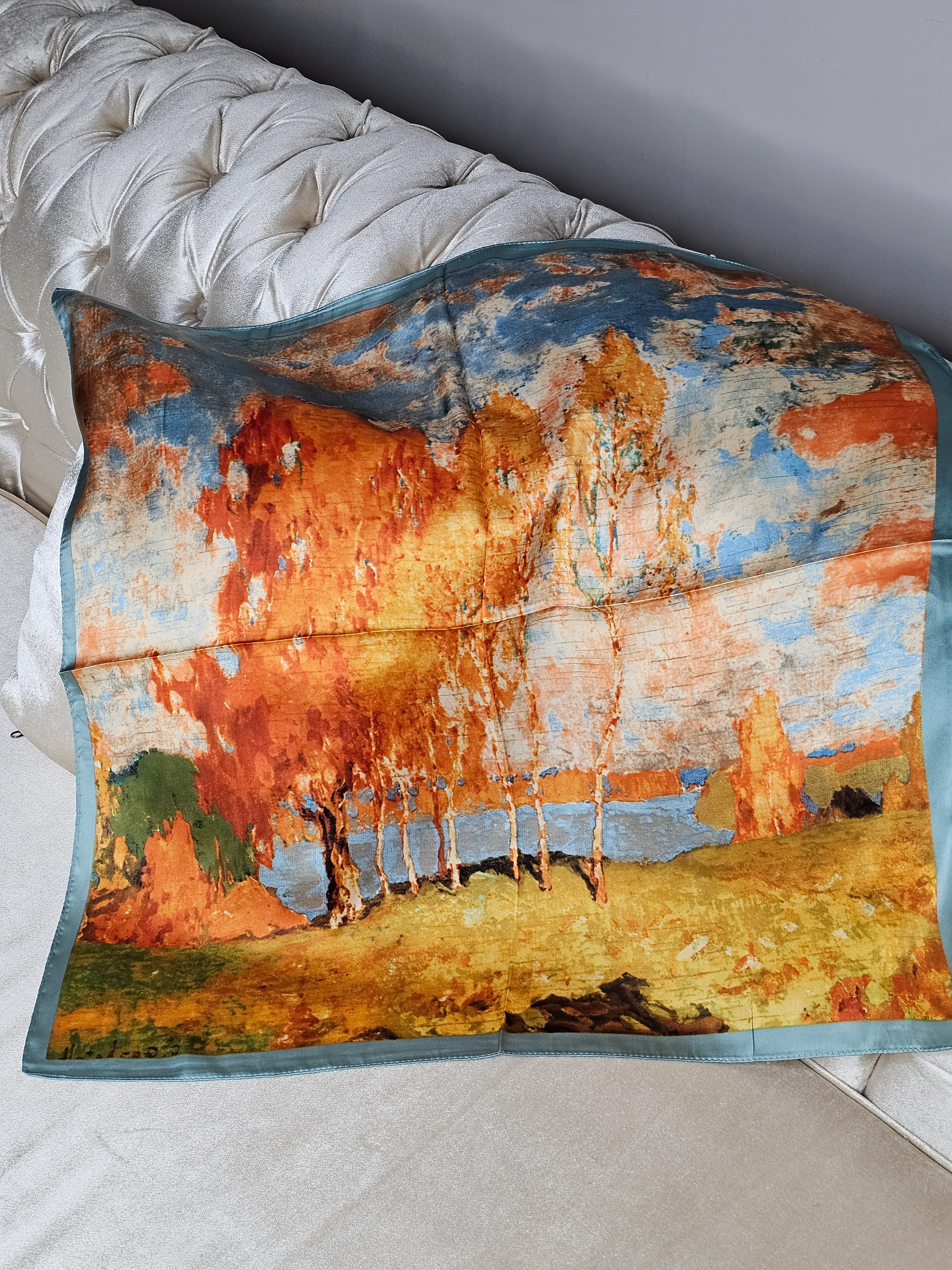 DESENLİ  TURUNCU SATEN FULAR (70X70)