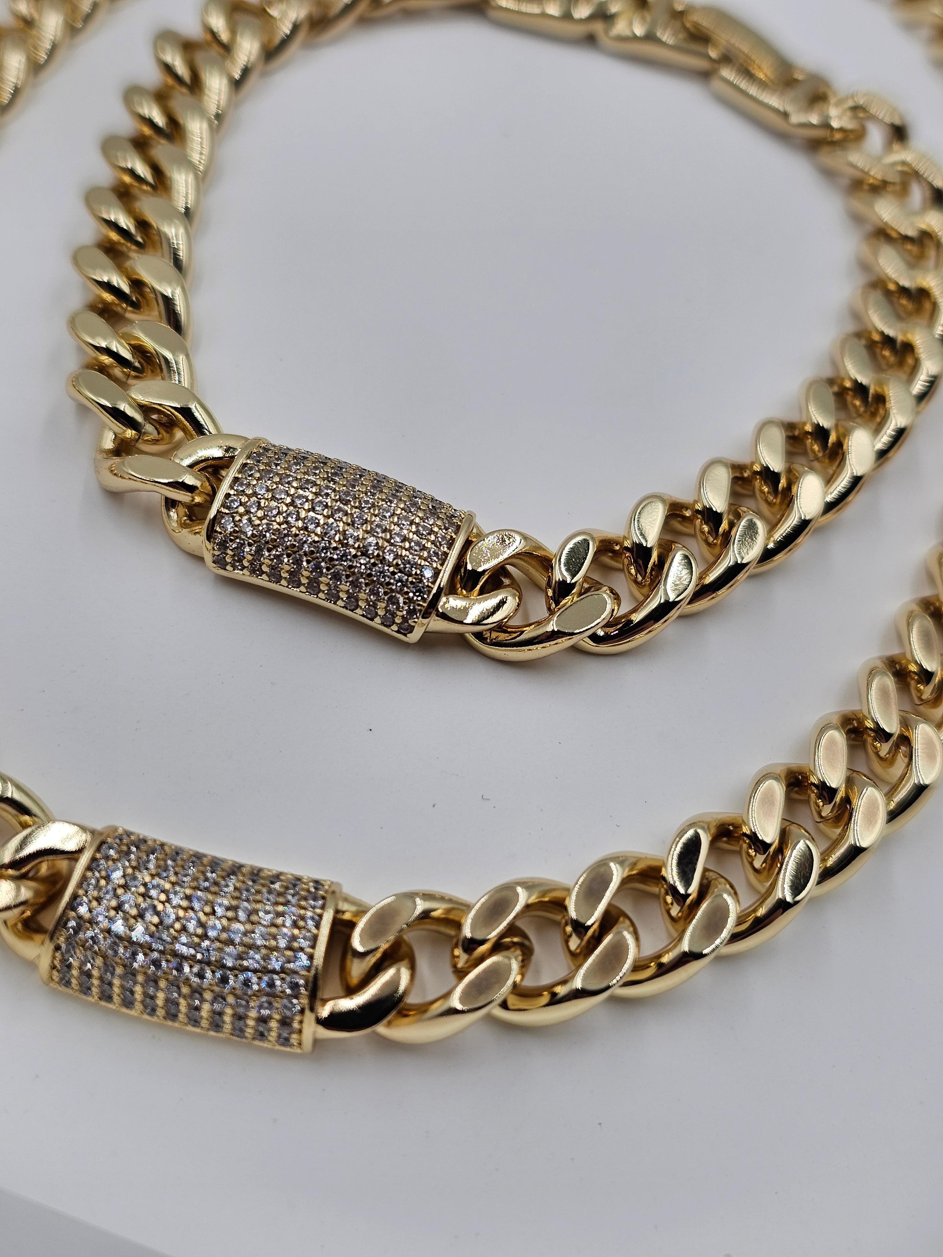 XUPİNG ALTIN KAPLAMA TASARIM ZİRKON TAŞLI GURMET SET 