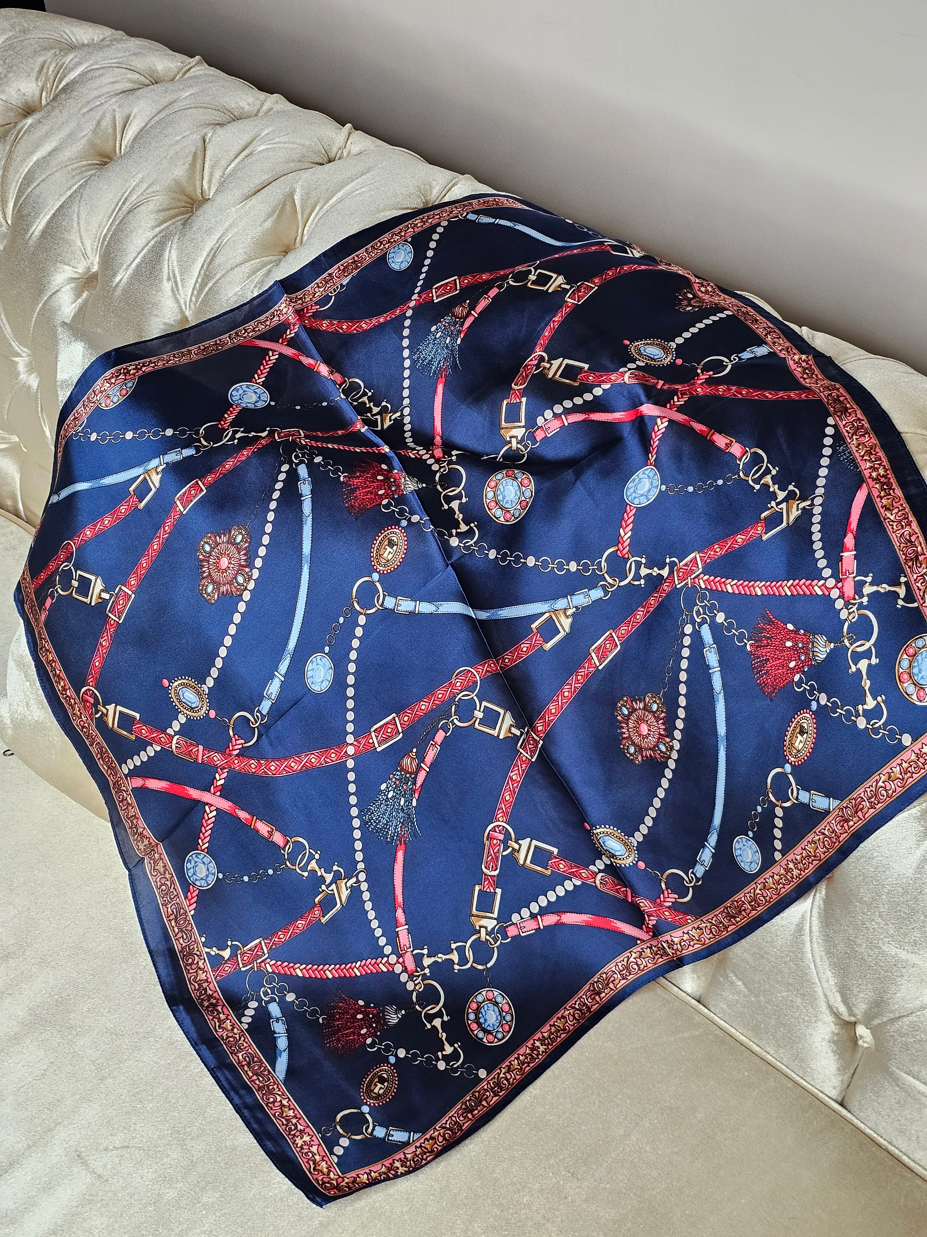 LACİVERT ZİNCİR DESENLİ SATEN FULAR (70X70)