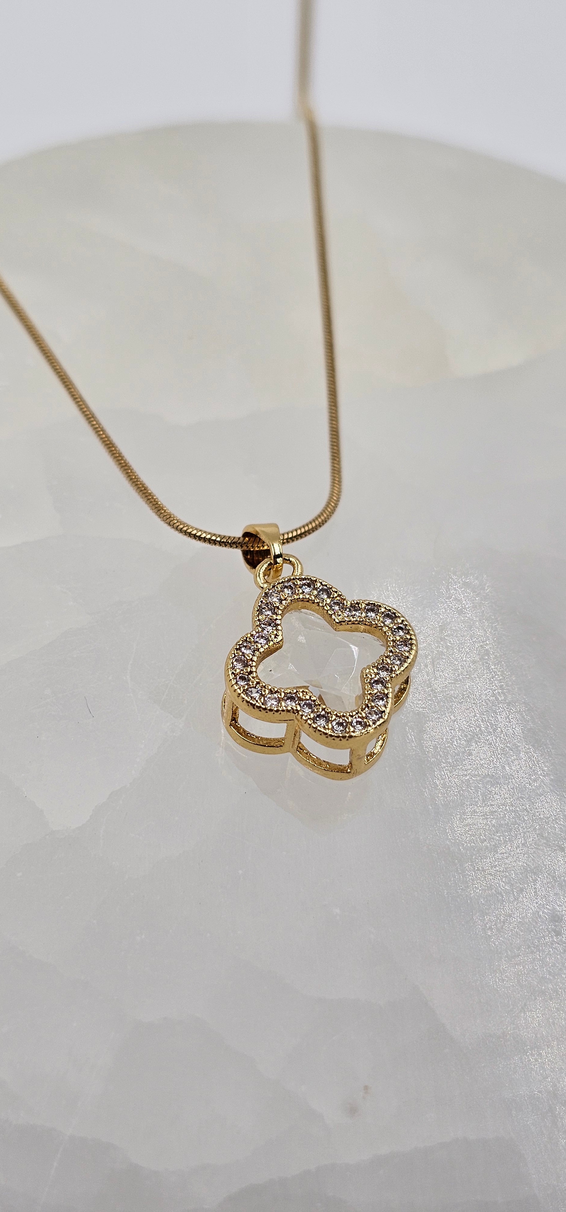 ALTIN KAPLAMA ÇİFT KATLI YONCA MODEL KOLYE