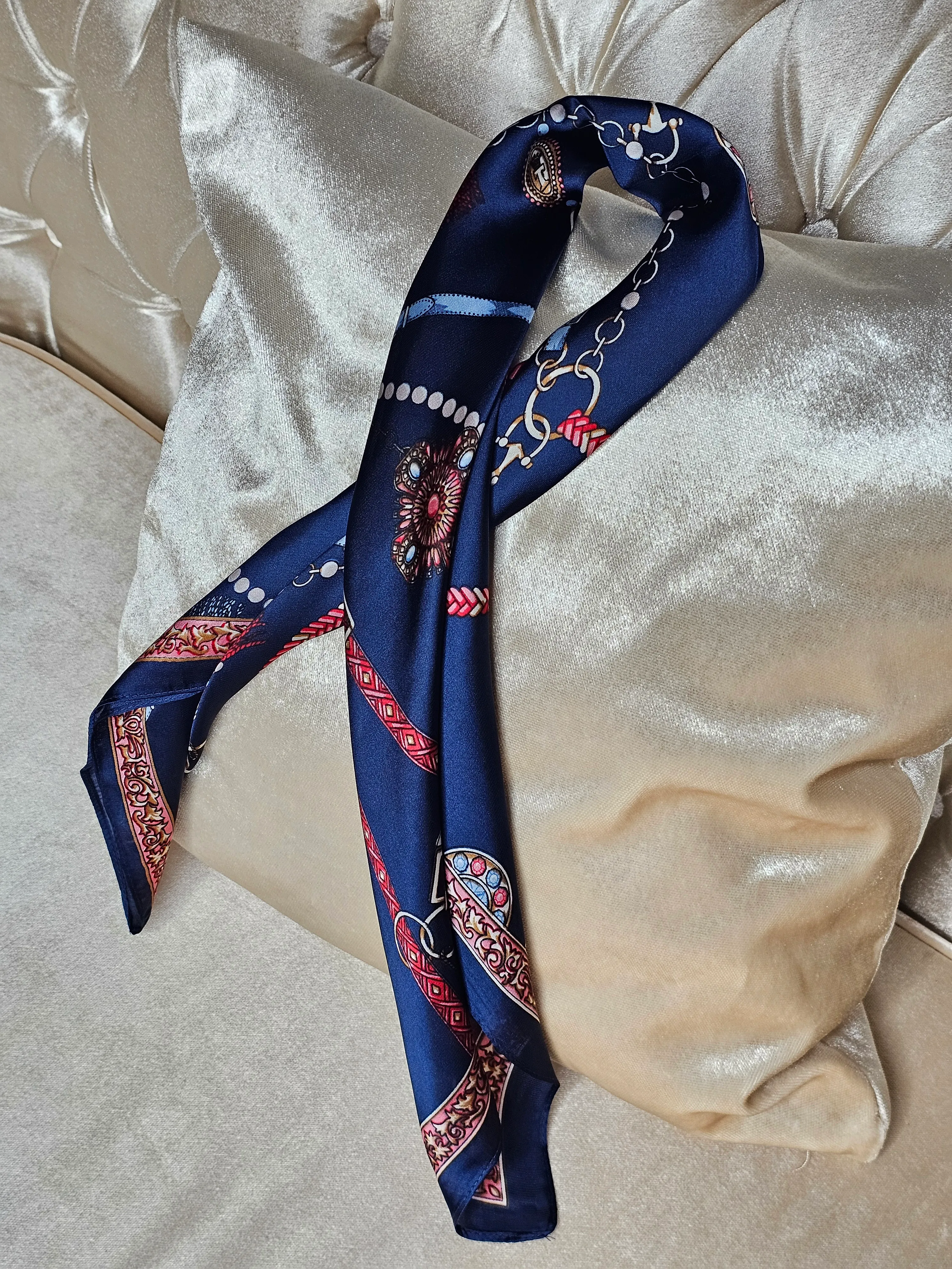 LACİVERT ZİNCİR DESENLİ SATEN FULAR (70X70)