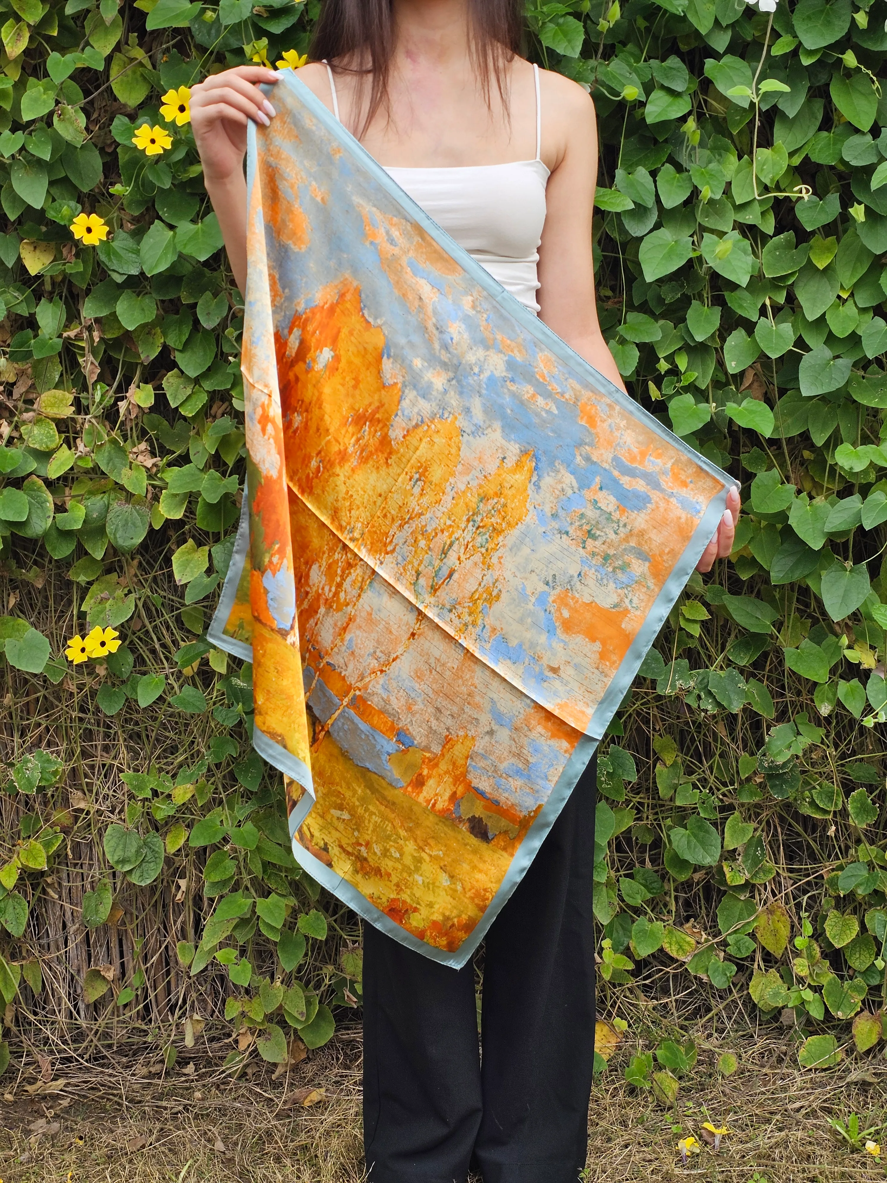 DESENLİ  TURUNCU SATEN FULAR (70X70)