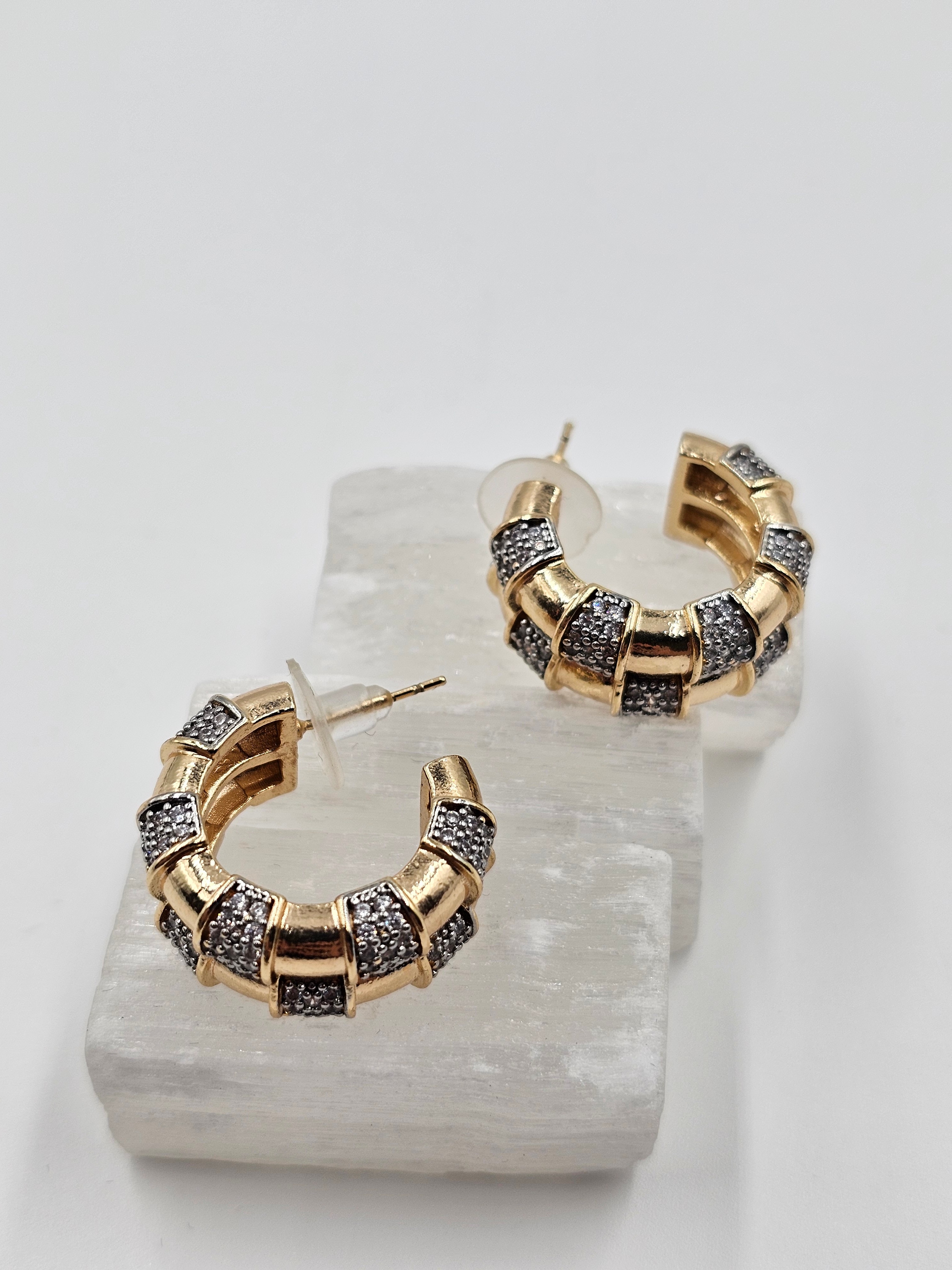 ALTIN KAPLAMA TAŞLI VİP SERİ KÜPE