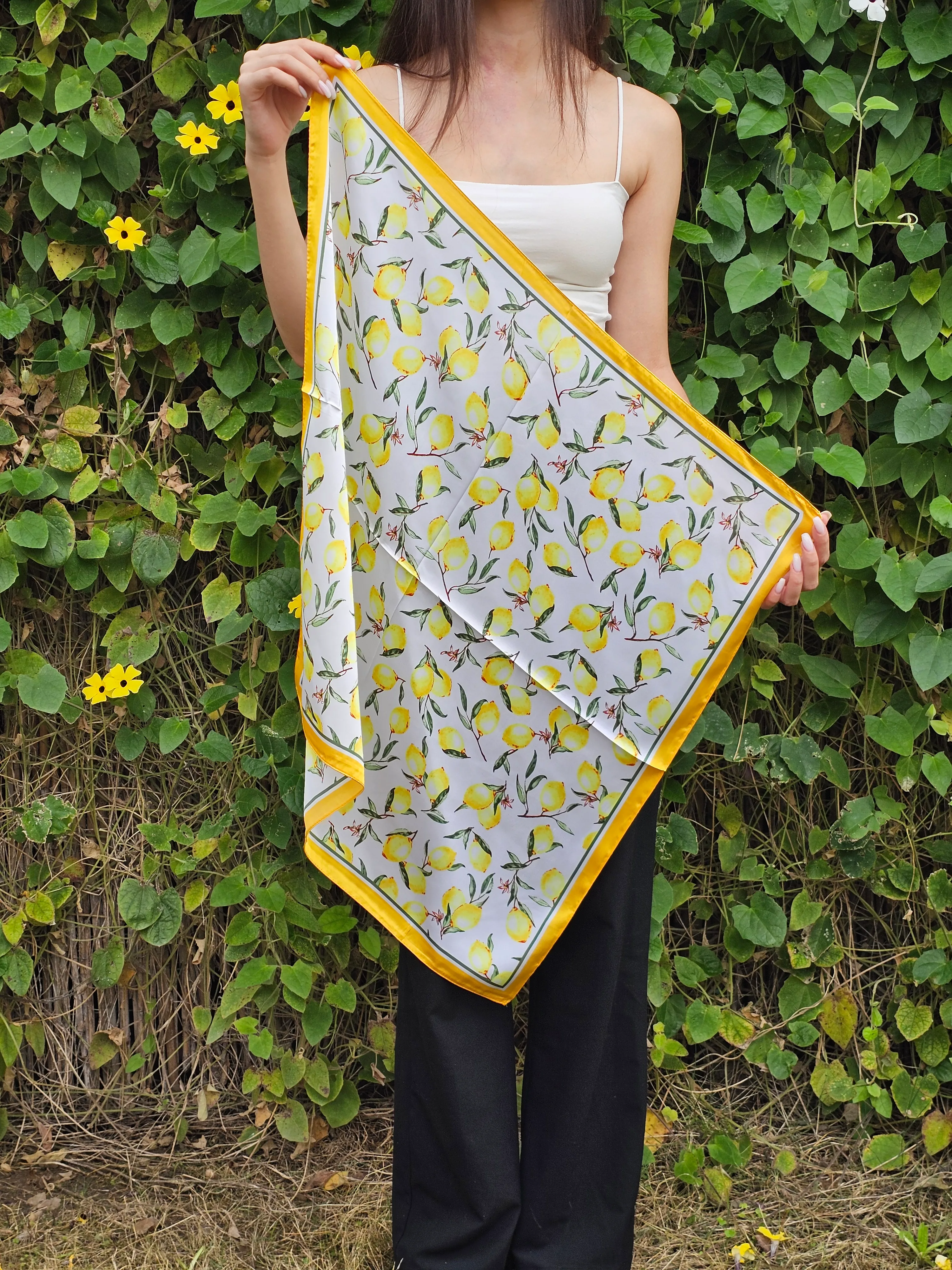 LİMON DESENLİ SARI SATEN FULAR (70X70)