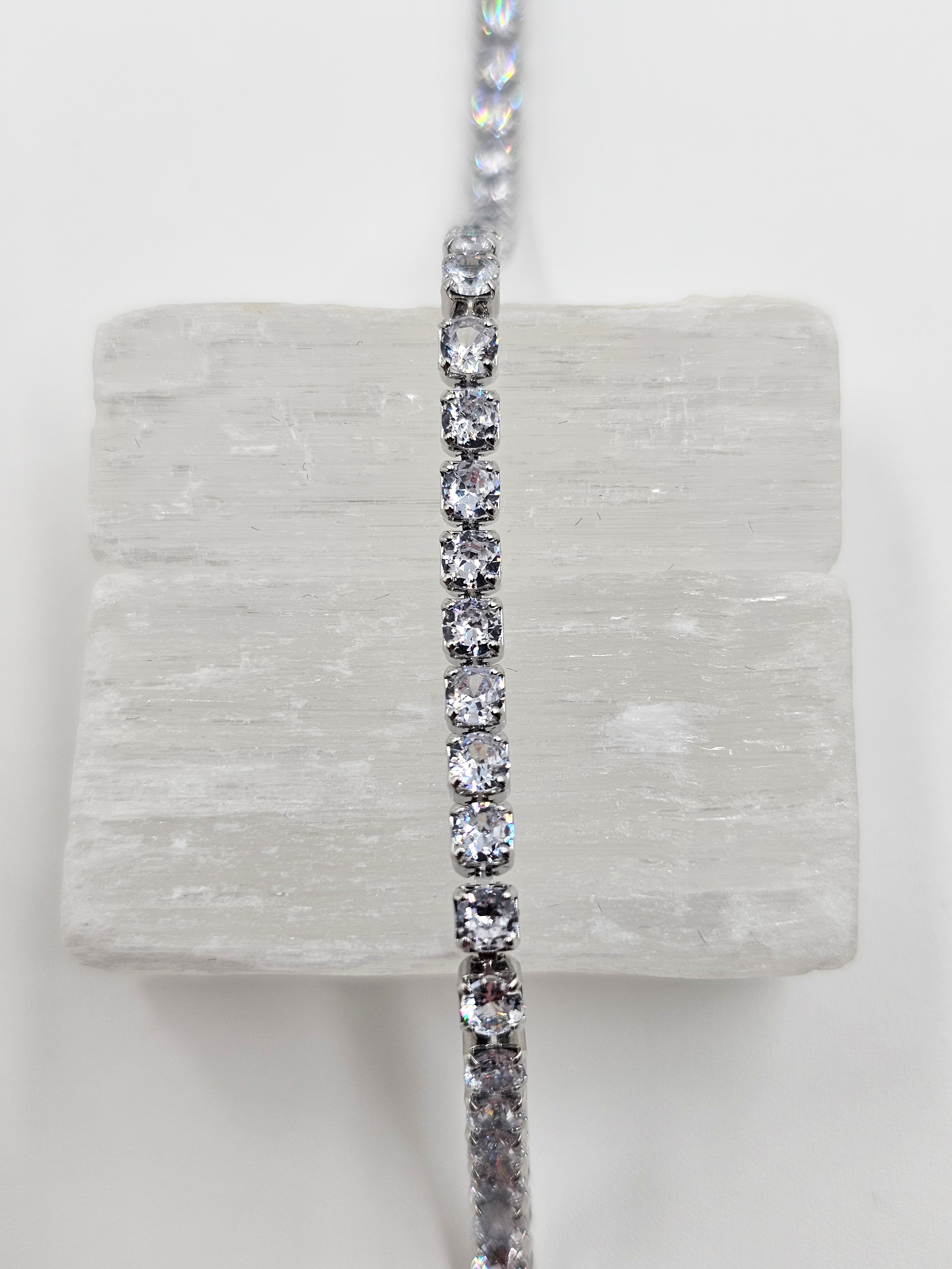 SU YOLU TAŞLI BEYAZ BİLEKLİK