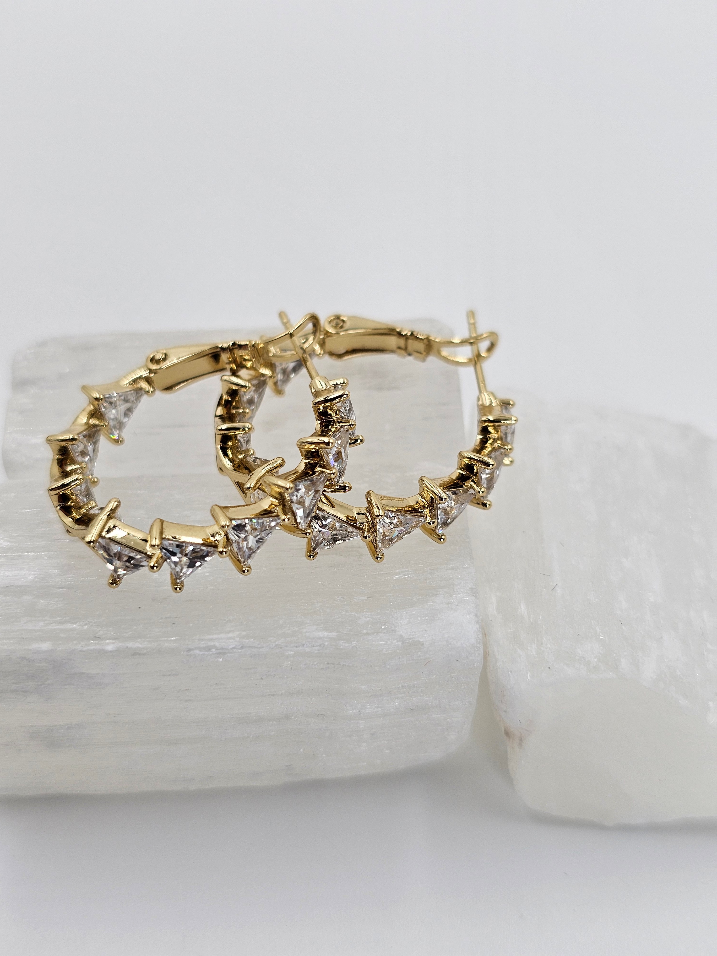 ALTIN KAPLAMA HALKA DİZAYN KÜPE