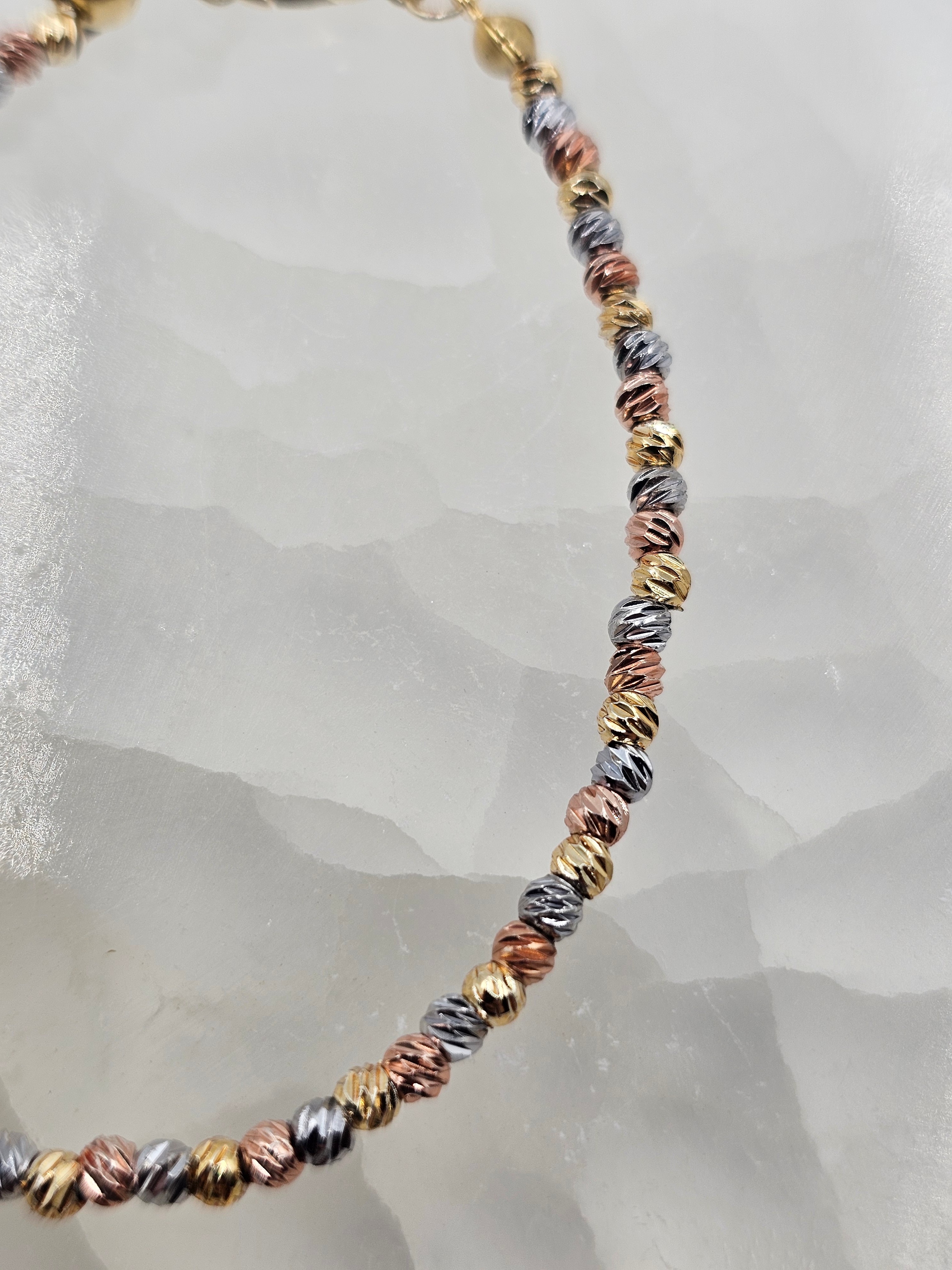 ALTIN KAPLAMA DORİKA BONCUK MODEL ÜÇ RENK ZİNCİR BİLEKLİK