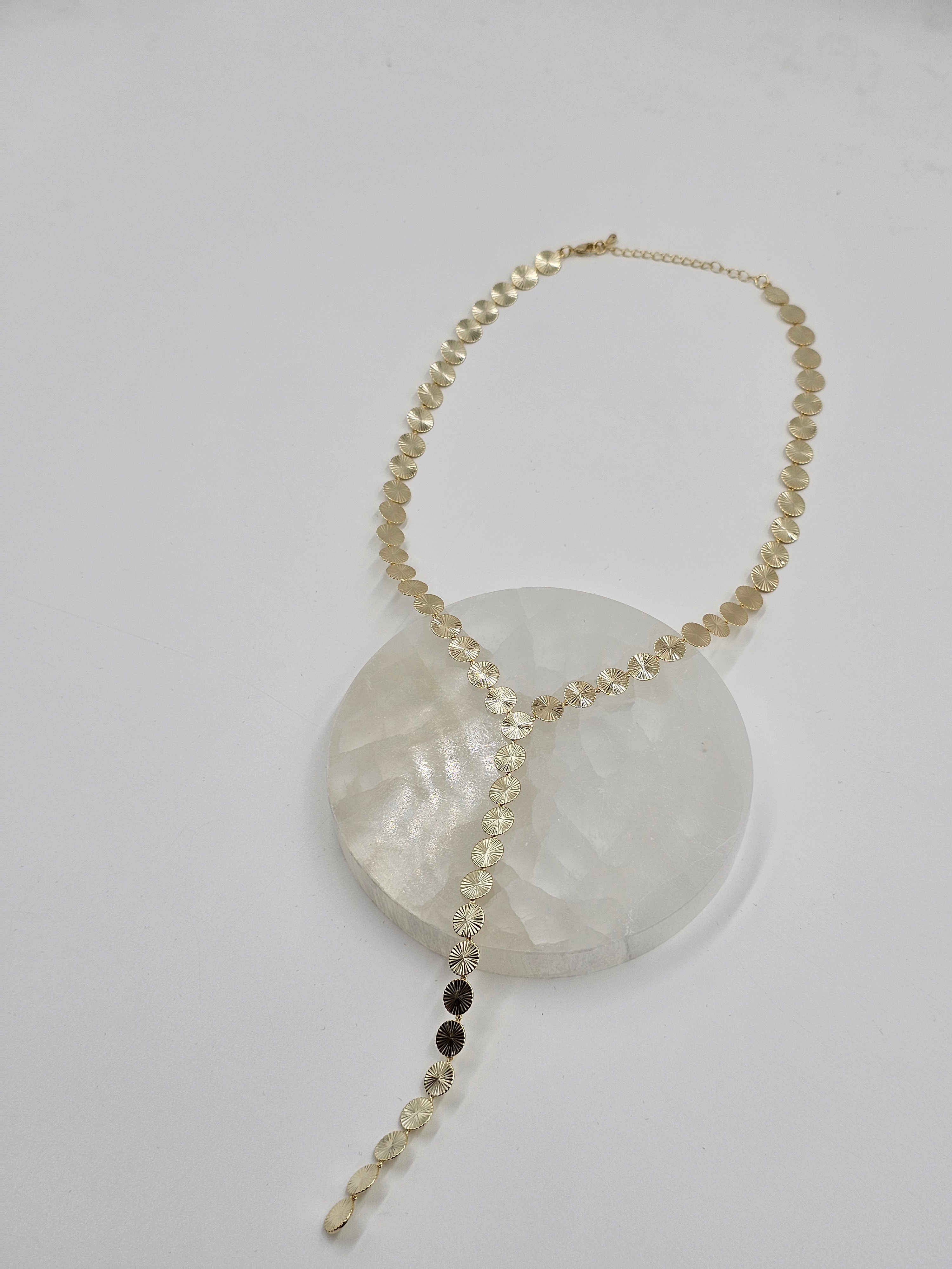 ALTIN KAPLAMA HALKA ÇENTİKLİ KOLYE