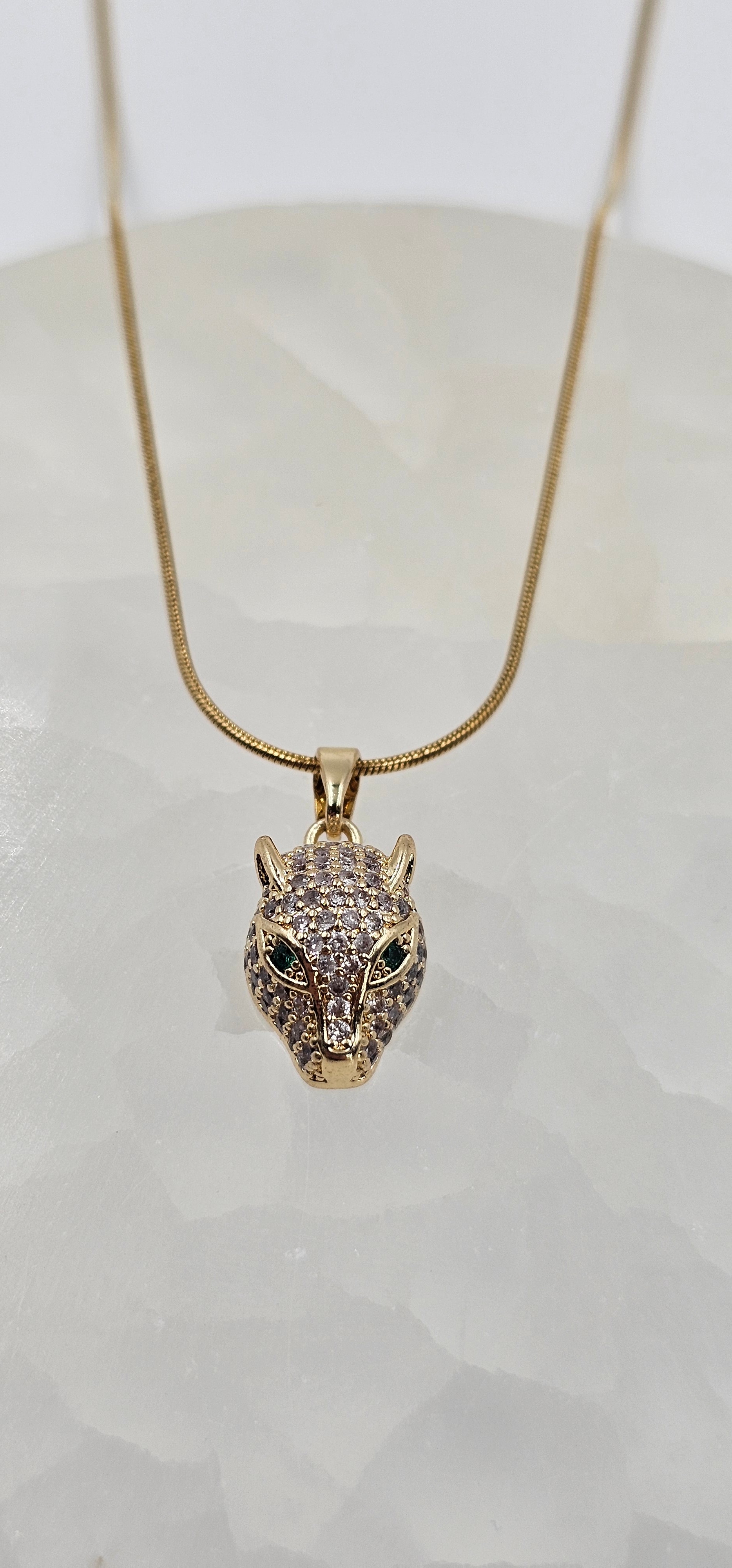 ALTIN KAPLAMA ZİRKON TAŞLI KAPLAN FİGÜRLÜ KOLYE