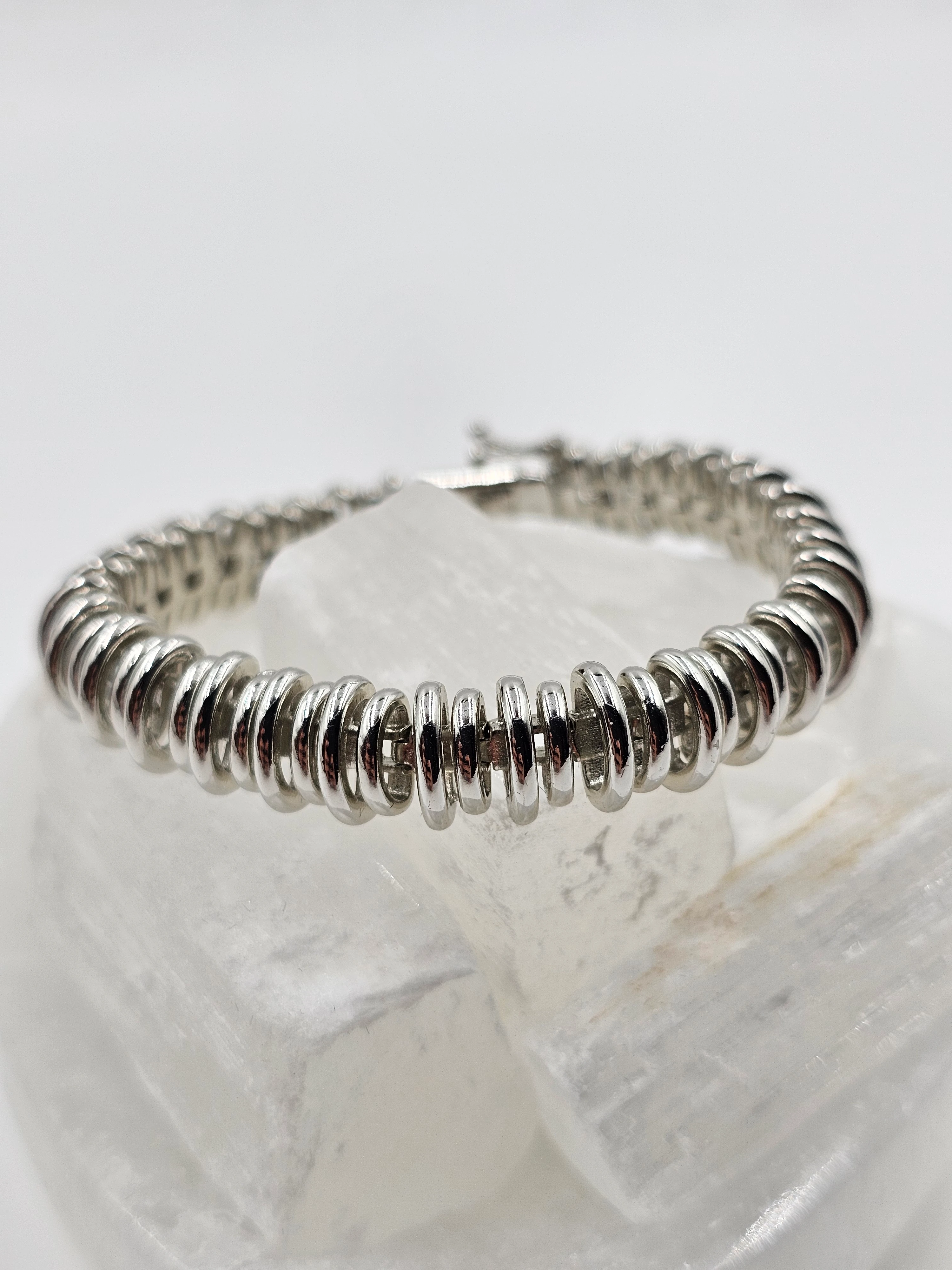 BEYAZ KUTU KİLİTLİ CİZGİ GURMET BİLEKLİK