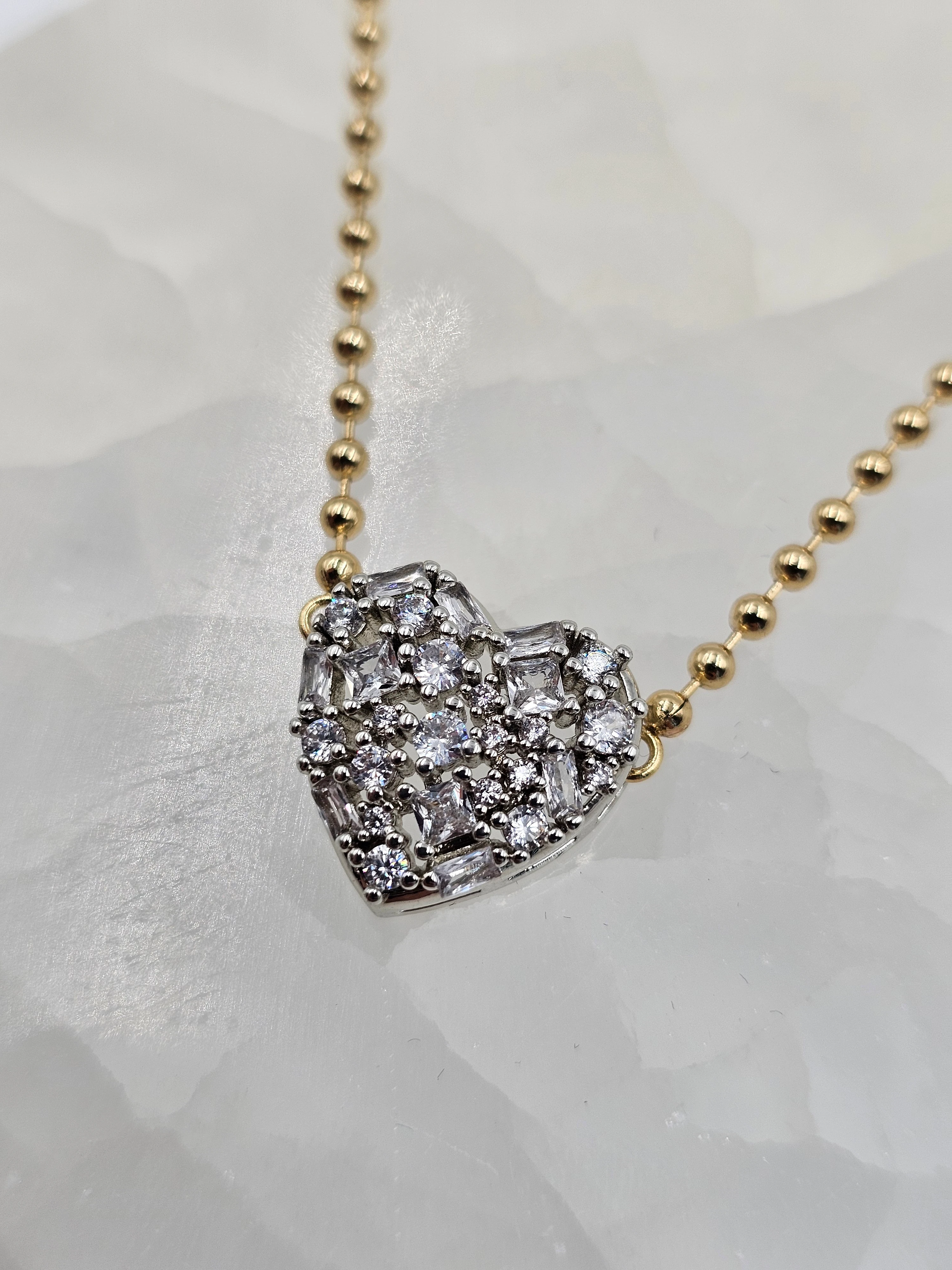 GÜMÜŞ KAPLAMA TAŞLI KALPLİ KOLYE