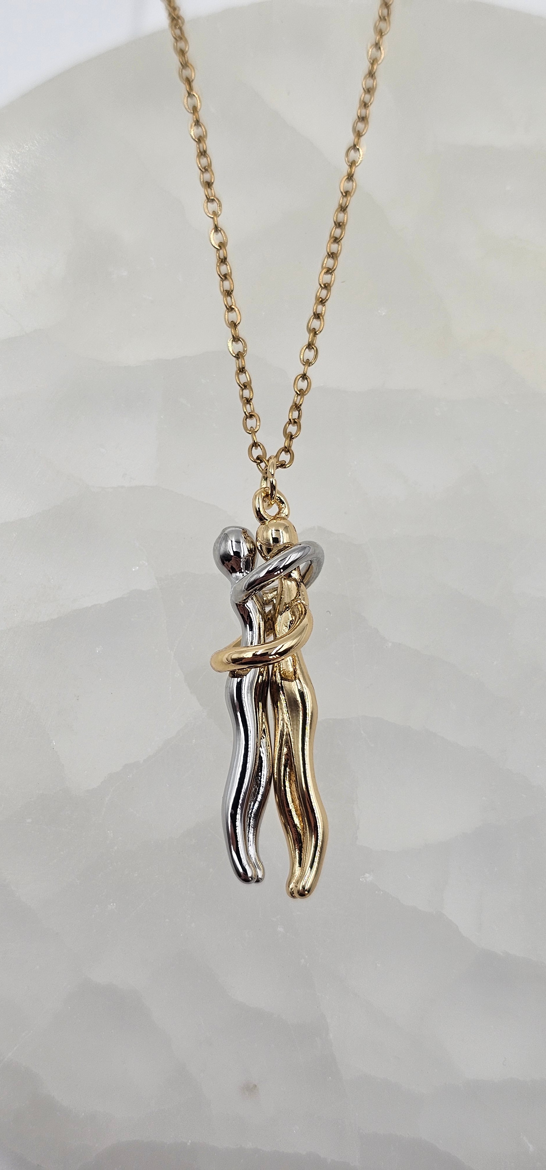 ALTIN KAPLAMA ÇİFT RENK BİRBİRİNE SARILAN ÇİFT KOLYE